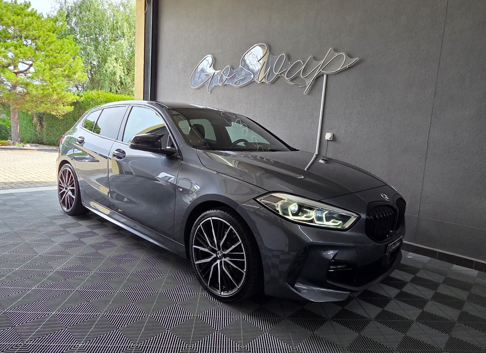 BMW 118i Steptronic M Sport-showroom-element-1