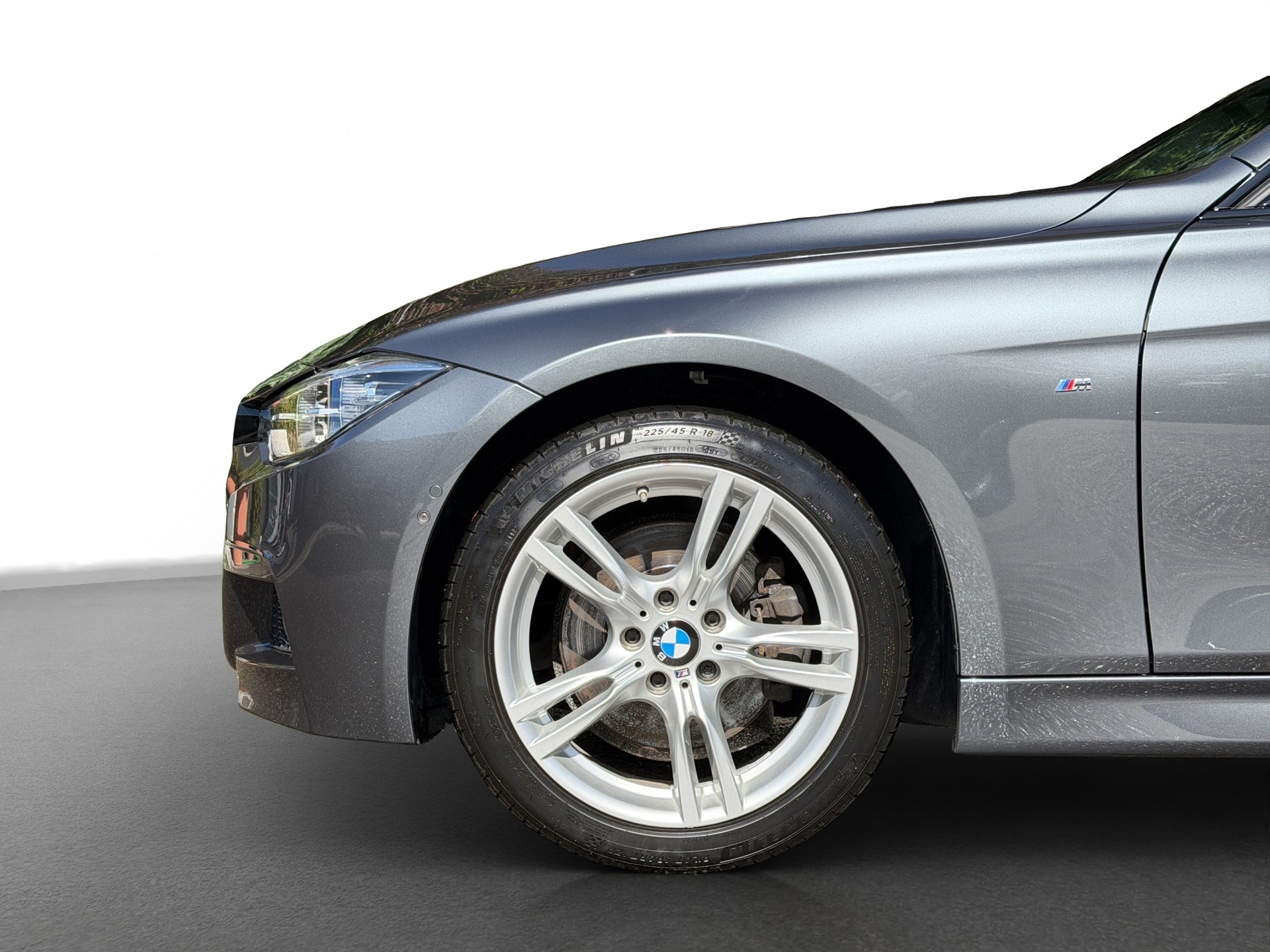 BMW 330i xDrive Touring M Sport Steptronic-showroom-element-3