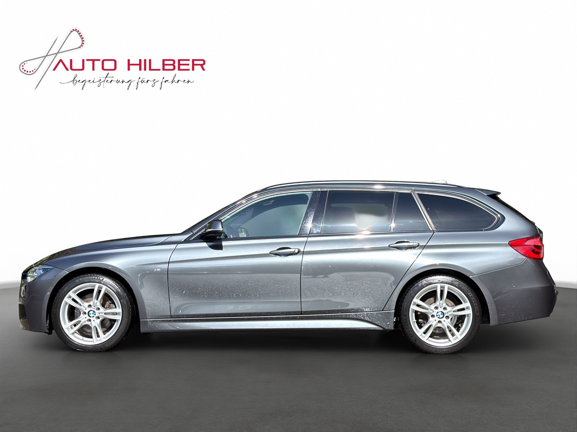 BMW 330i xDrive Touring M Sport Steptronic-showroom-element-2