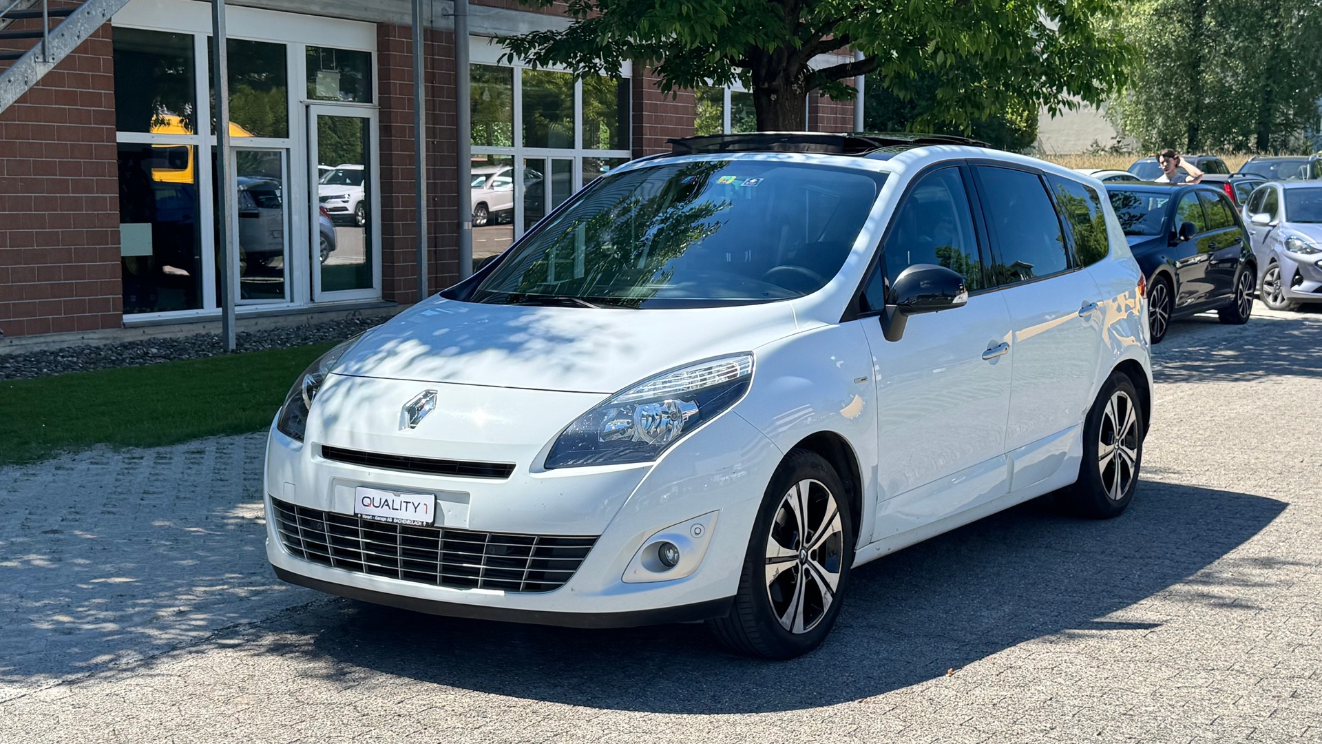 RENAULT Grand Scénic 1.4 16V Turbo Expression-image-1
