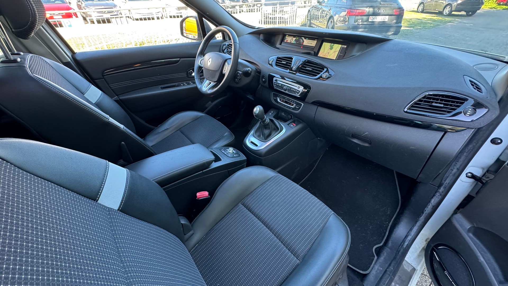 RENAULT Grand Scénic 1.4 16V Turbo Expression-image-9