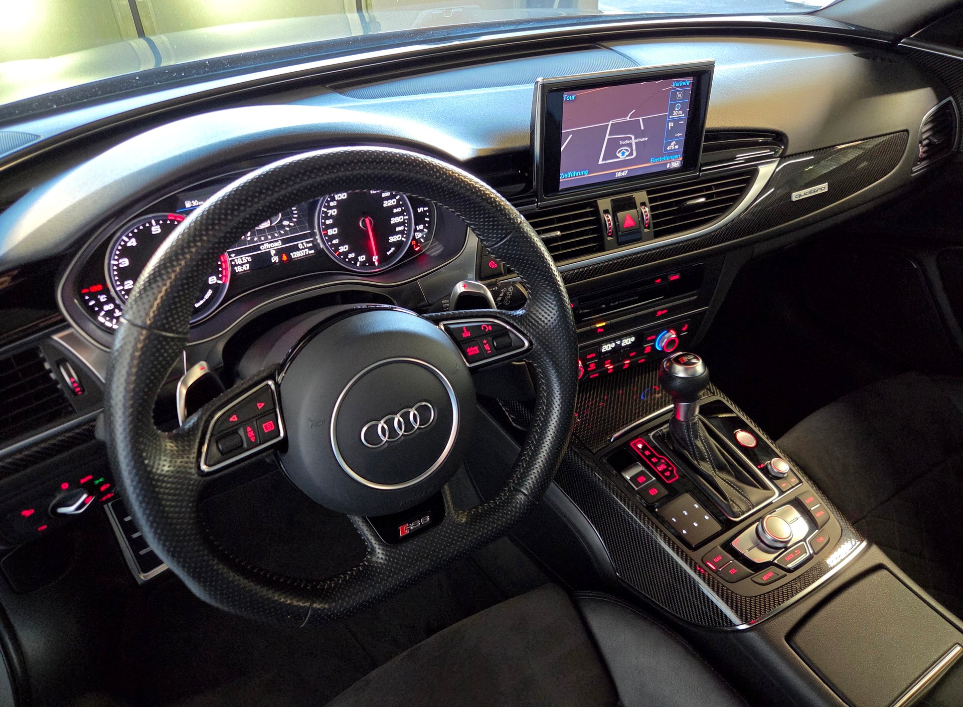 AUDI RS6 Avant 4.0 V8 TFSI perform. qu. T-Tr.-image-11