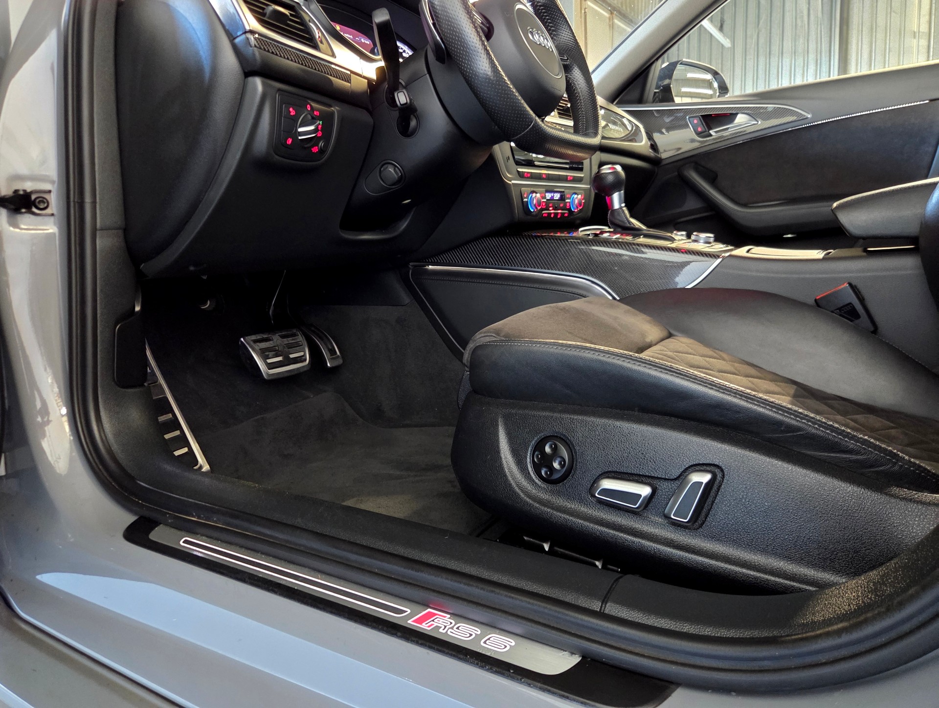 AUDI RS6 Avant 4.0 V8 TFSI perform. qu. T-Tr.-image-7