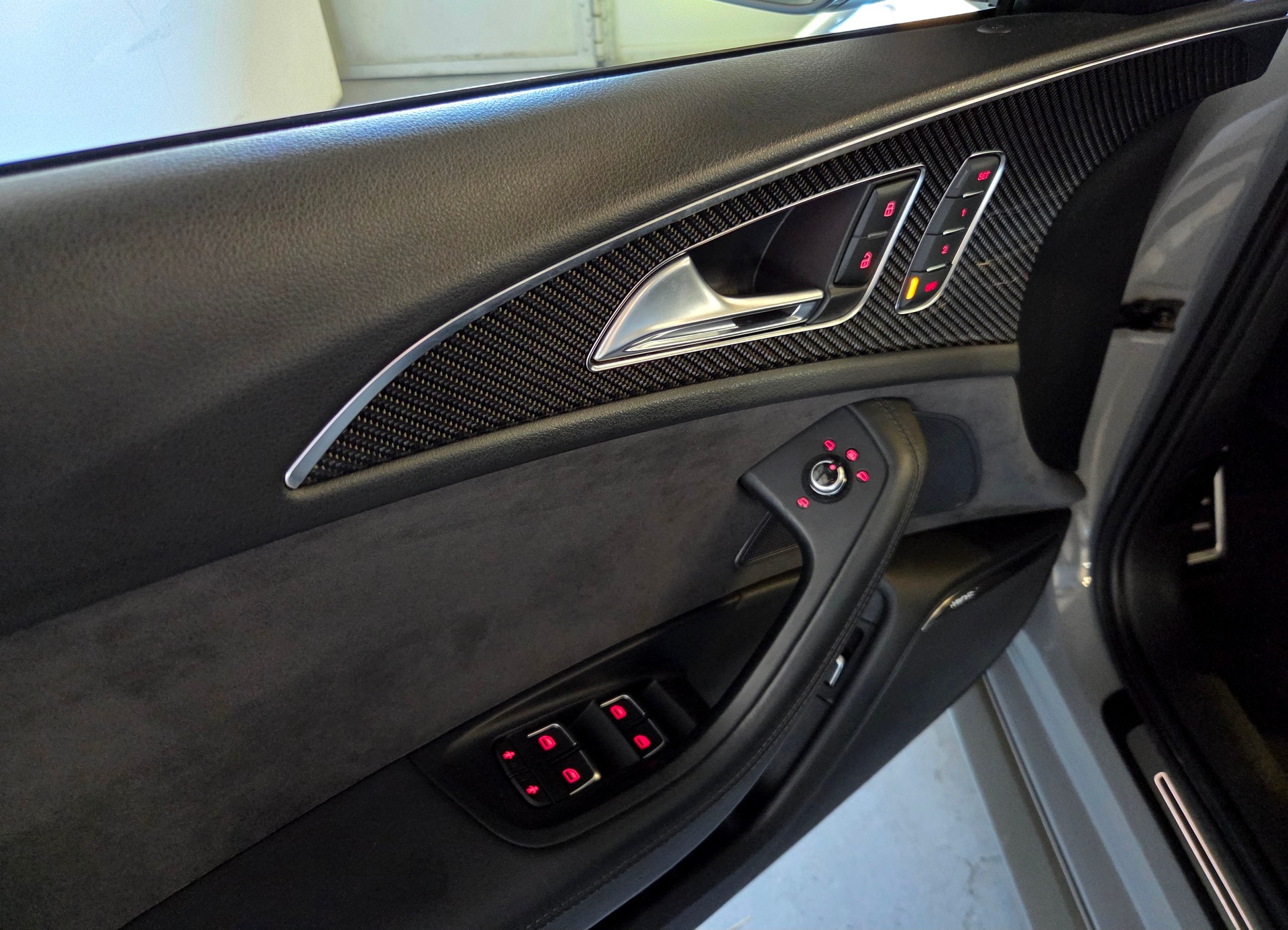 AUDI RS6 Avant 4.0 V8 TFSI perform. qu. T-Tr.-image-12