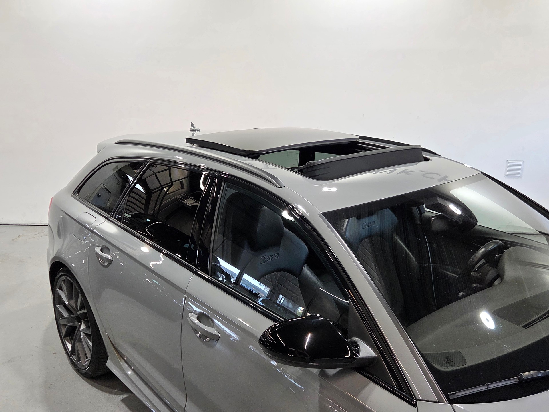 AUDI RS6 Avant 4.0 V8 TFSI perform. qu. T-Tr.-image-9