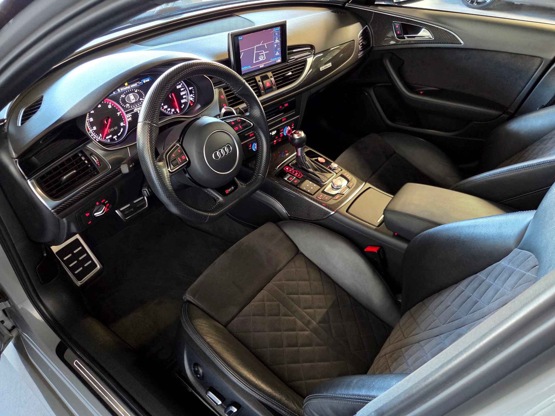 AUDI RS6 Avant 4.0 V8 TFSI perform. qu. T-Tr.-showroom-element-3