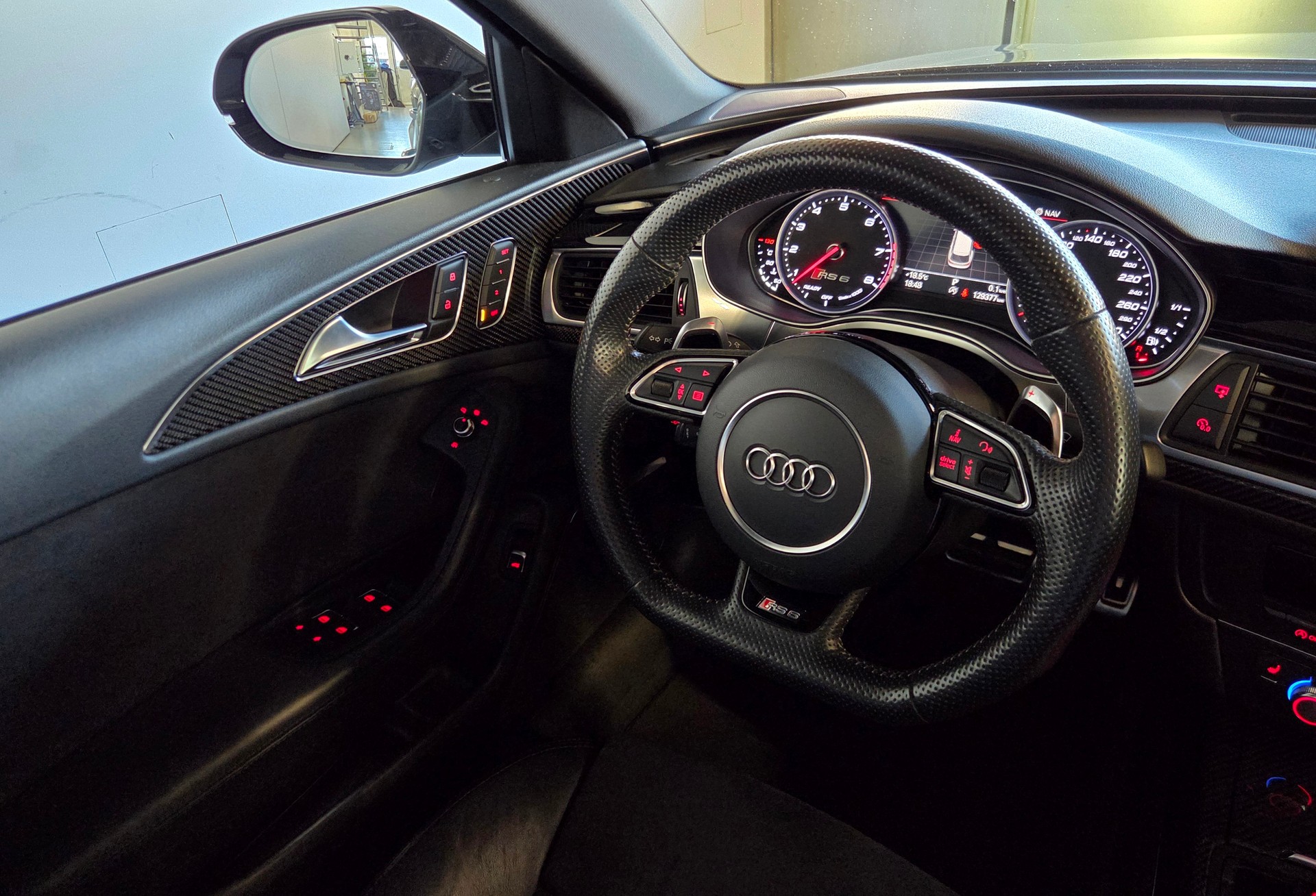 AUDI RS6 Avant 4.0 V8 TFSI perform. qu. T-Tr.-image-17