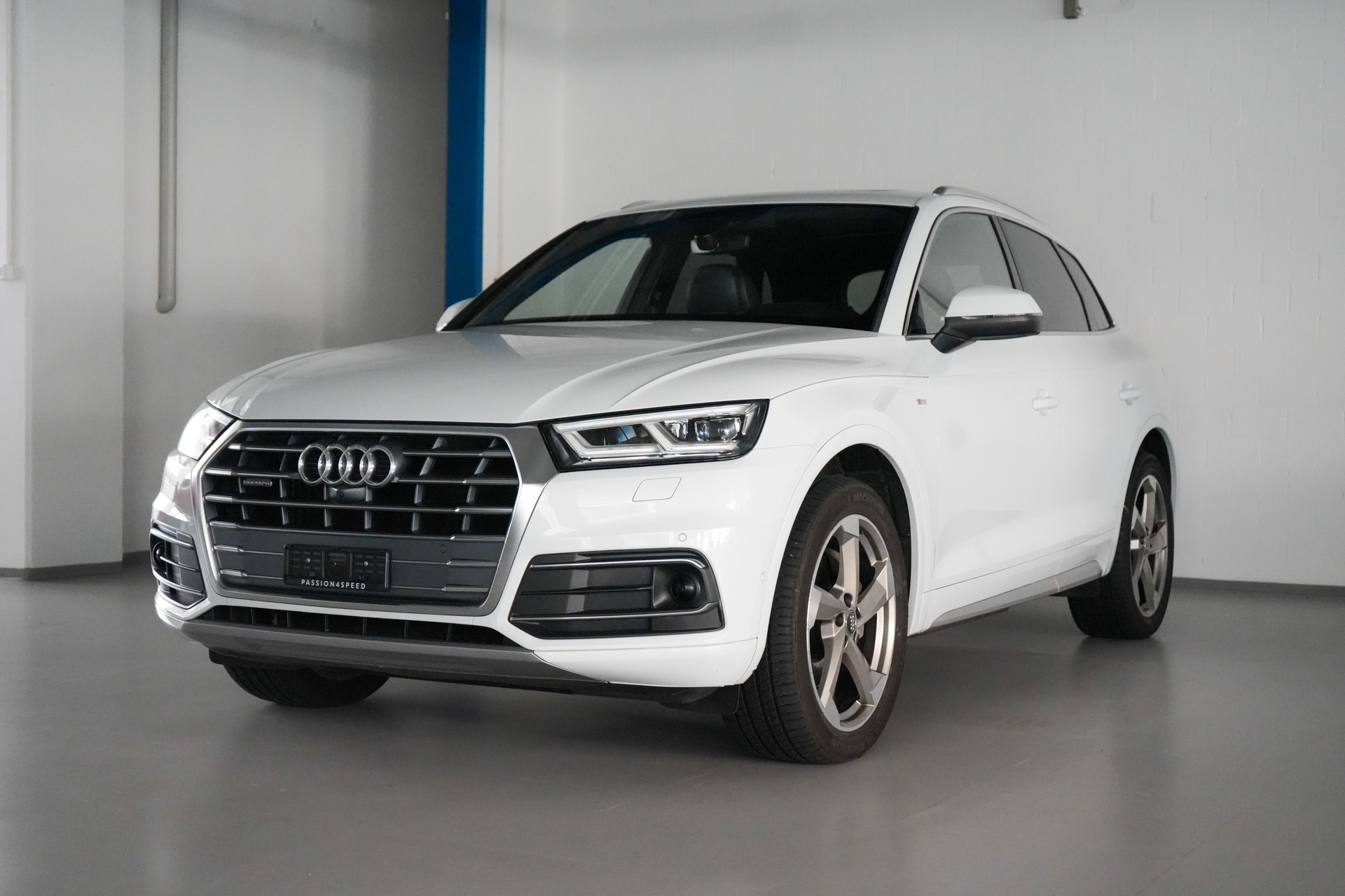 AUDI Q5 40 TDI sport quattro S-tronic-showroom-element-1