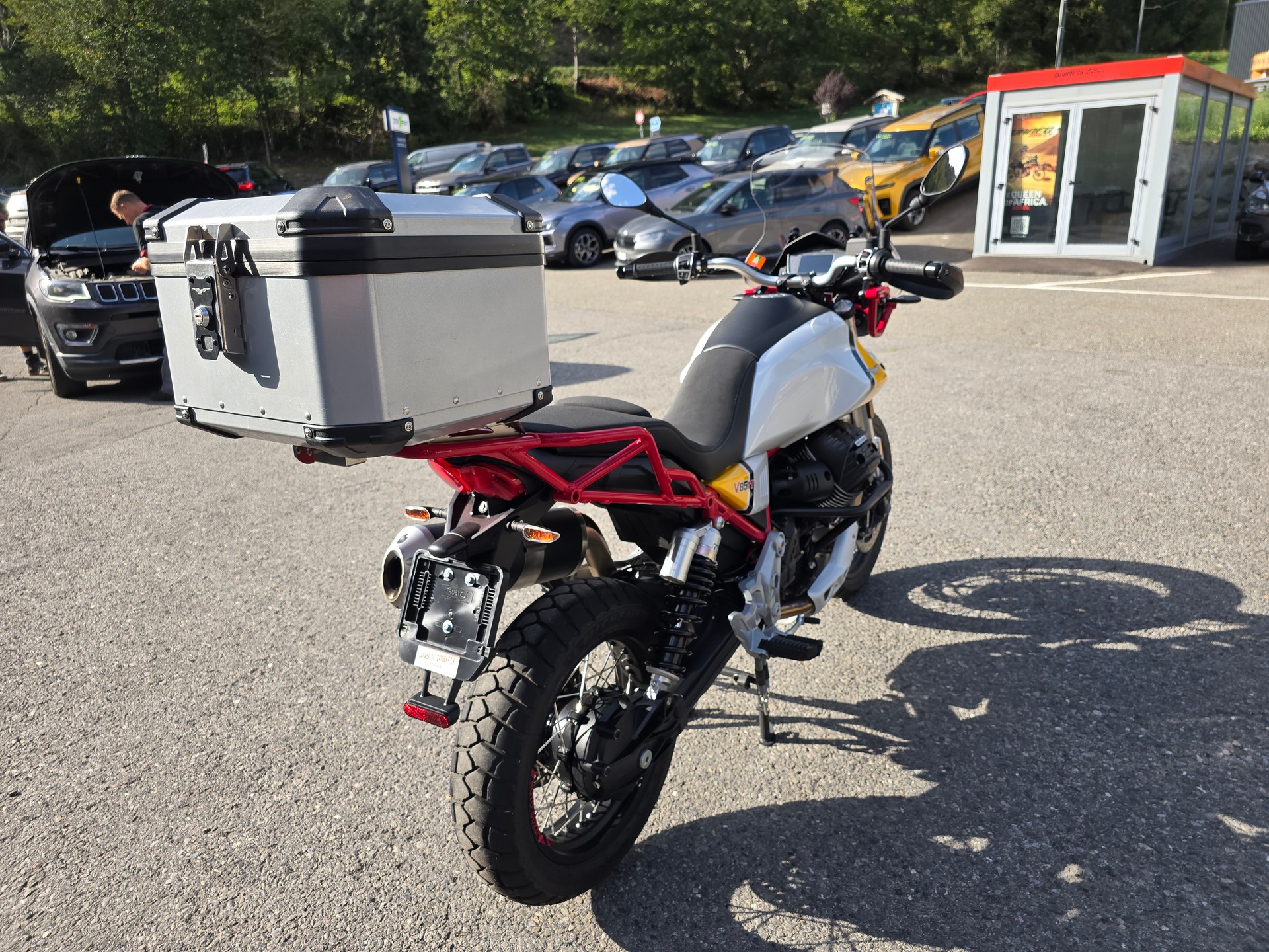 MOTO GUZZI V85 TT 850 Premium Graphics ABS-image-6