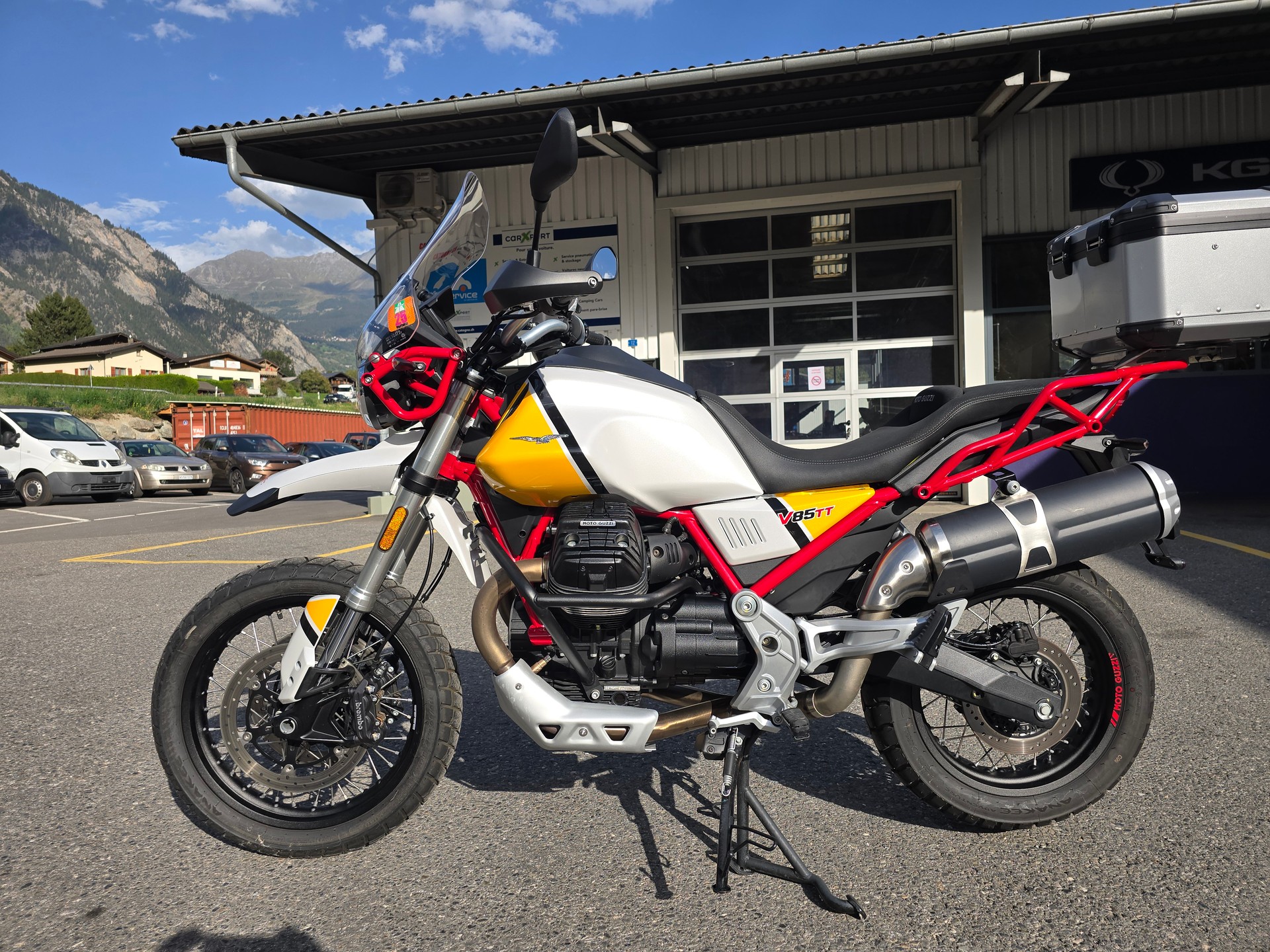 MOTO GUZZI V85 TT 850 Premium Graphics ABS-image-0