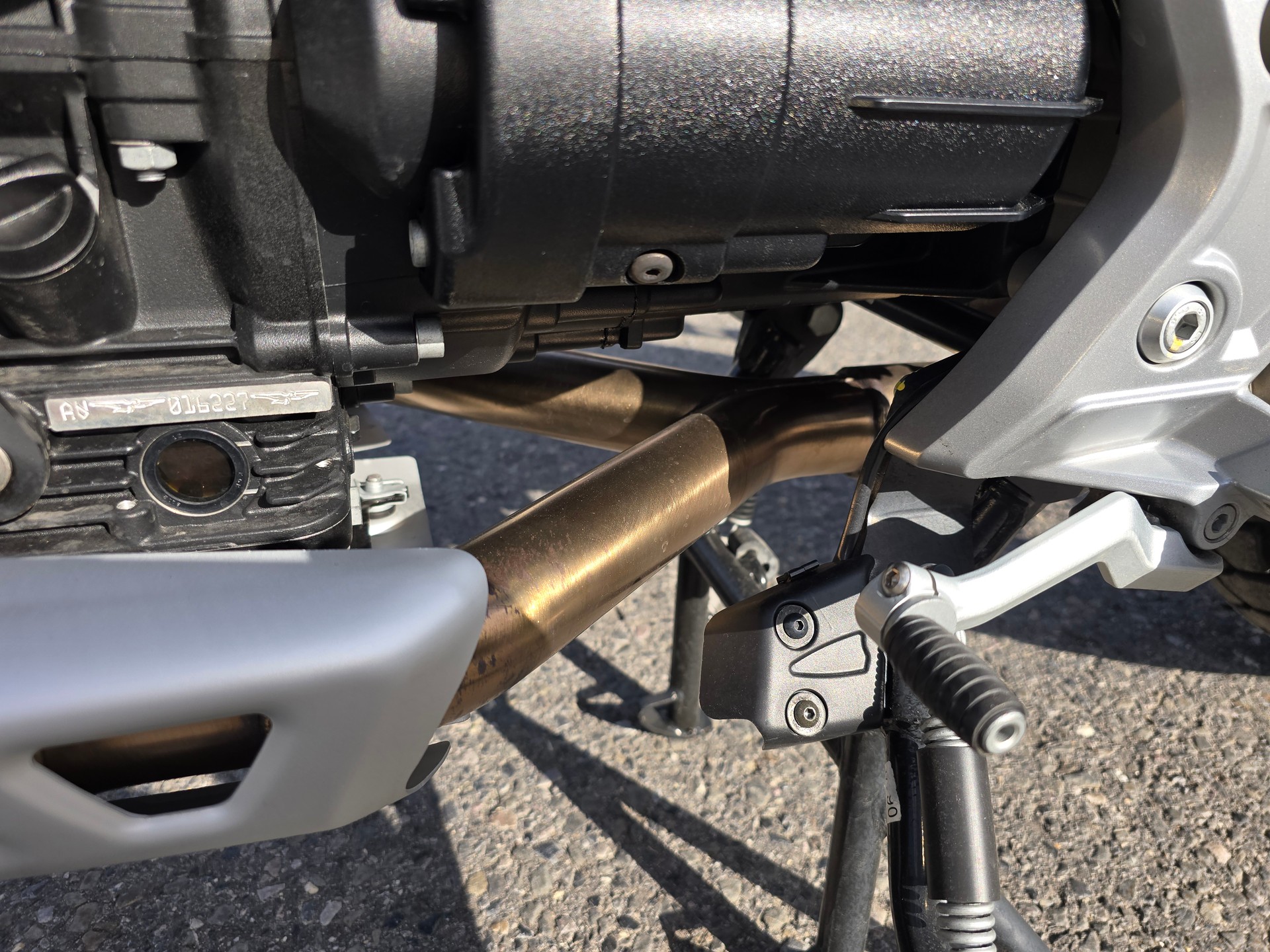MOTO GUZZI V85 TT 850 Premium Graphics ABS-image-10