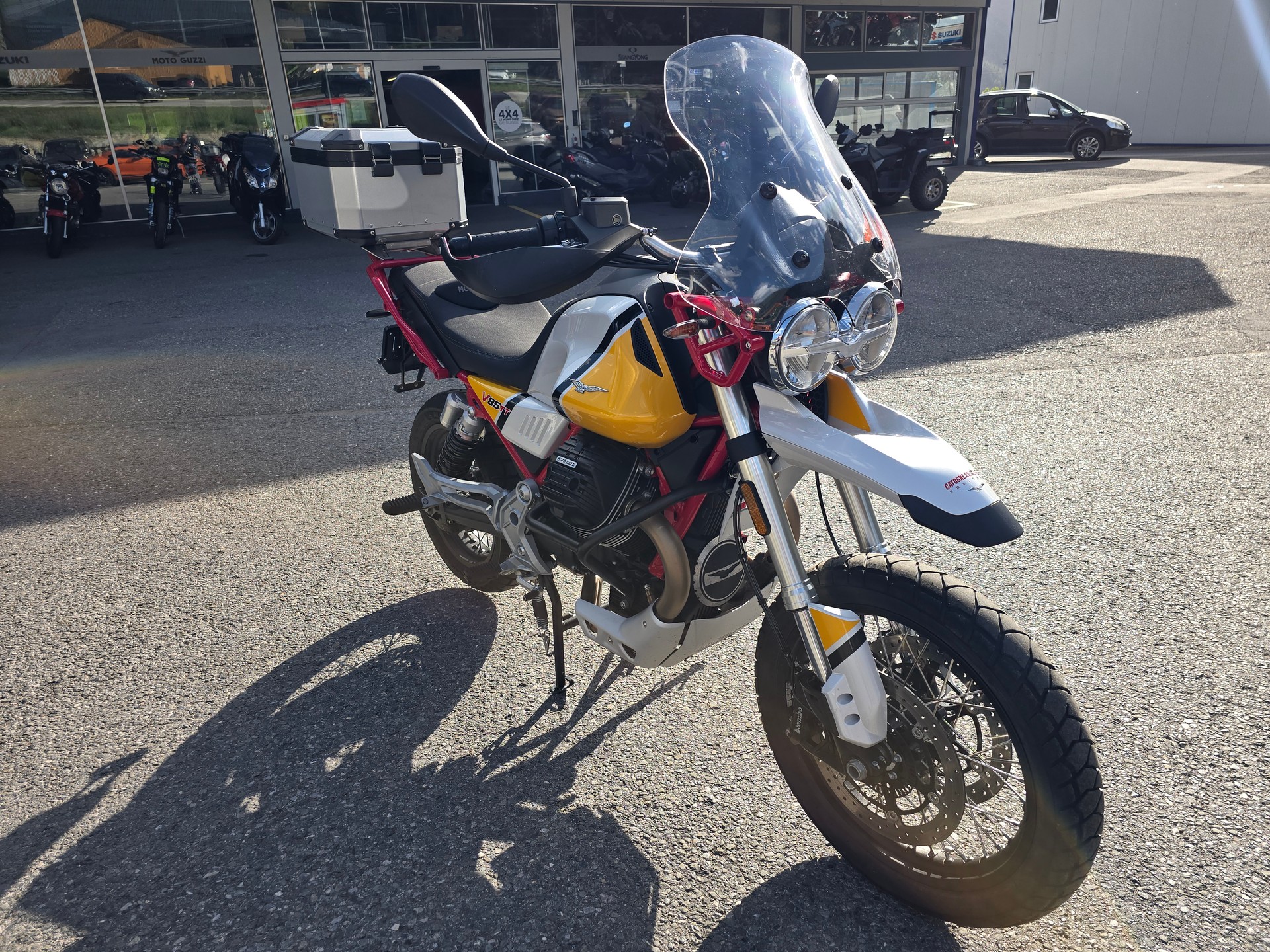 MOTO GUZZI V85 TT 850 Premium Graphics ABS-image-5