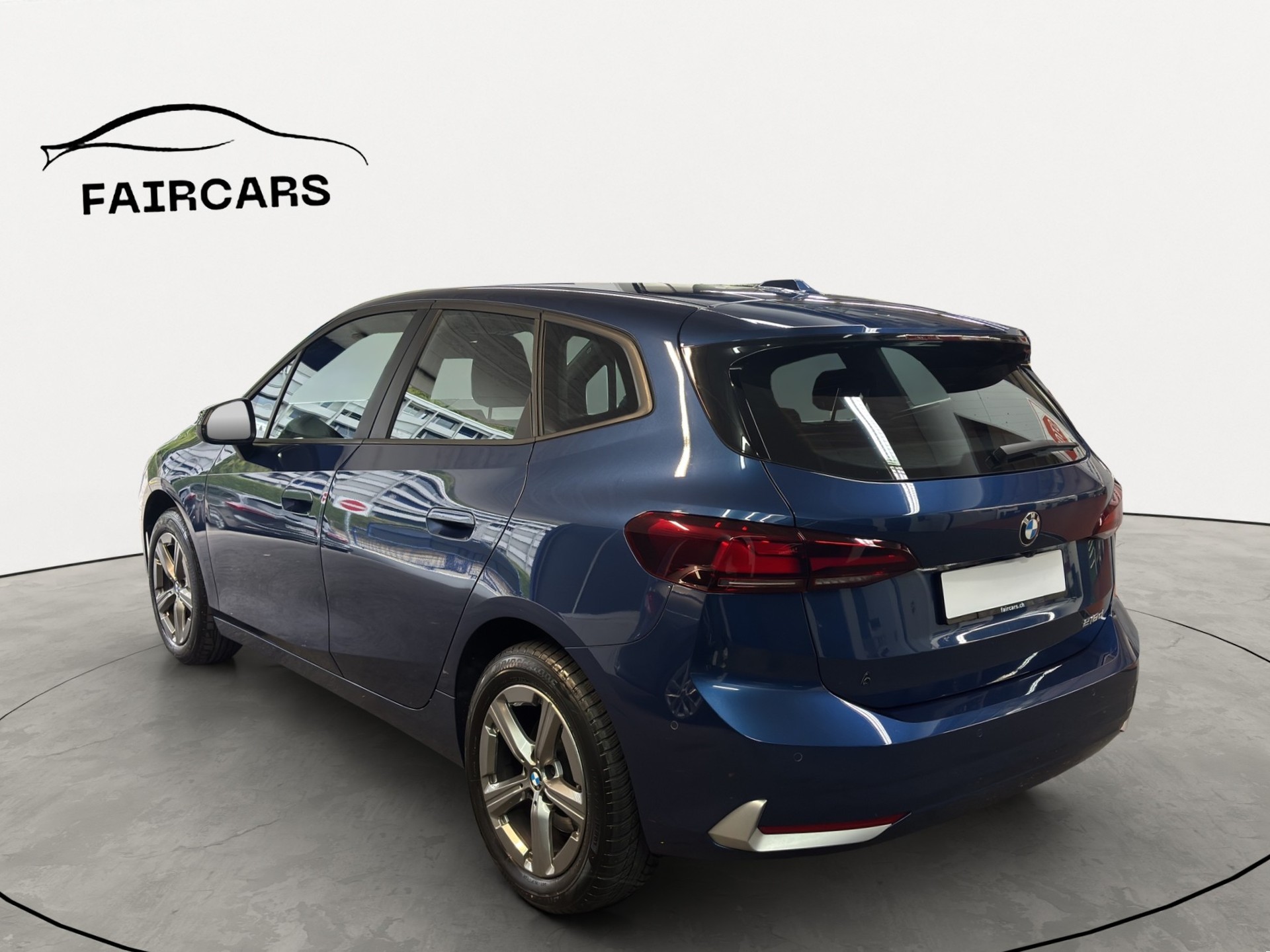 BMW 218d Active Tourer DKG-showroom-element-3