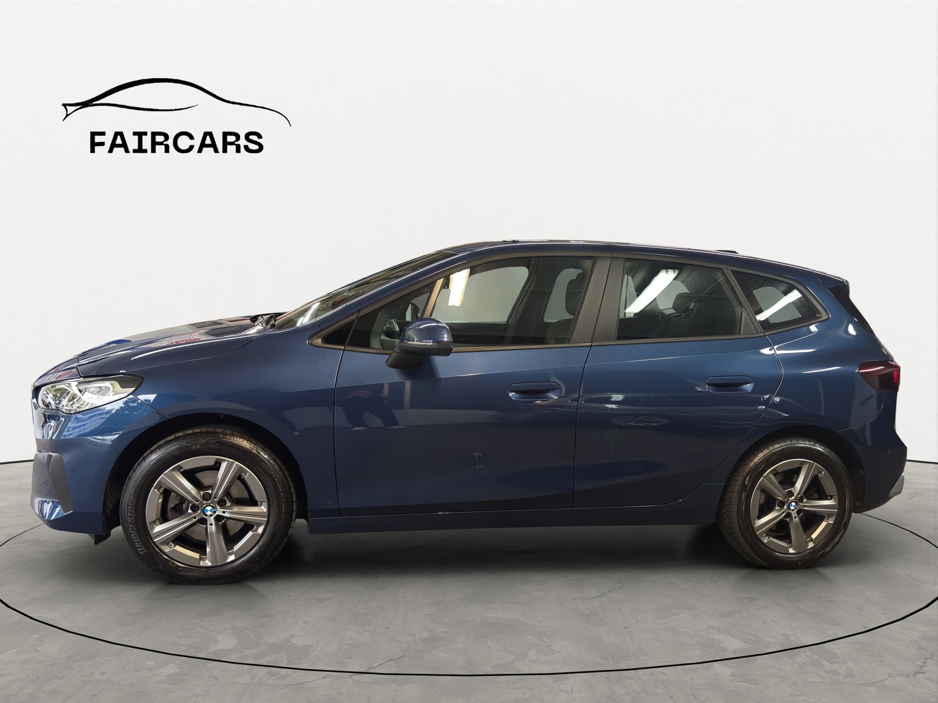 BMW 218d Active Tourer DKG-showroom-element-2
