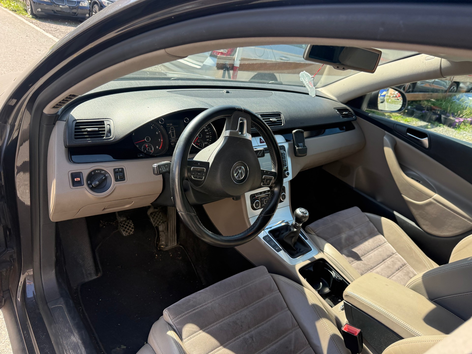 VW Passat Variant 2.0T FSI Highline-image-6