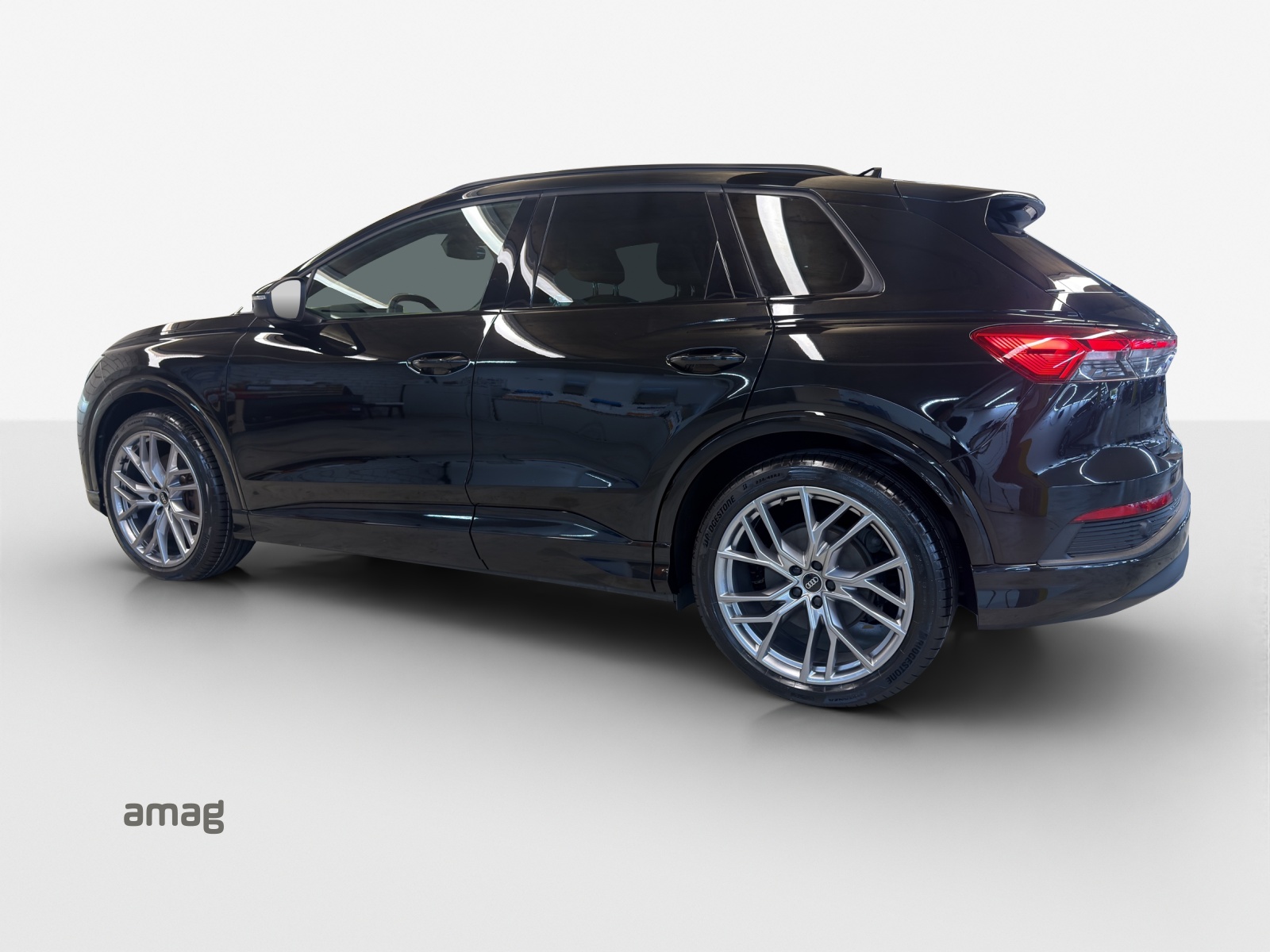 AUDI Q4 e-tron 50 quattro-showroom-element-2