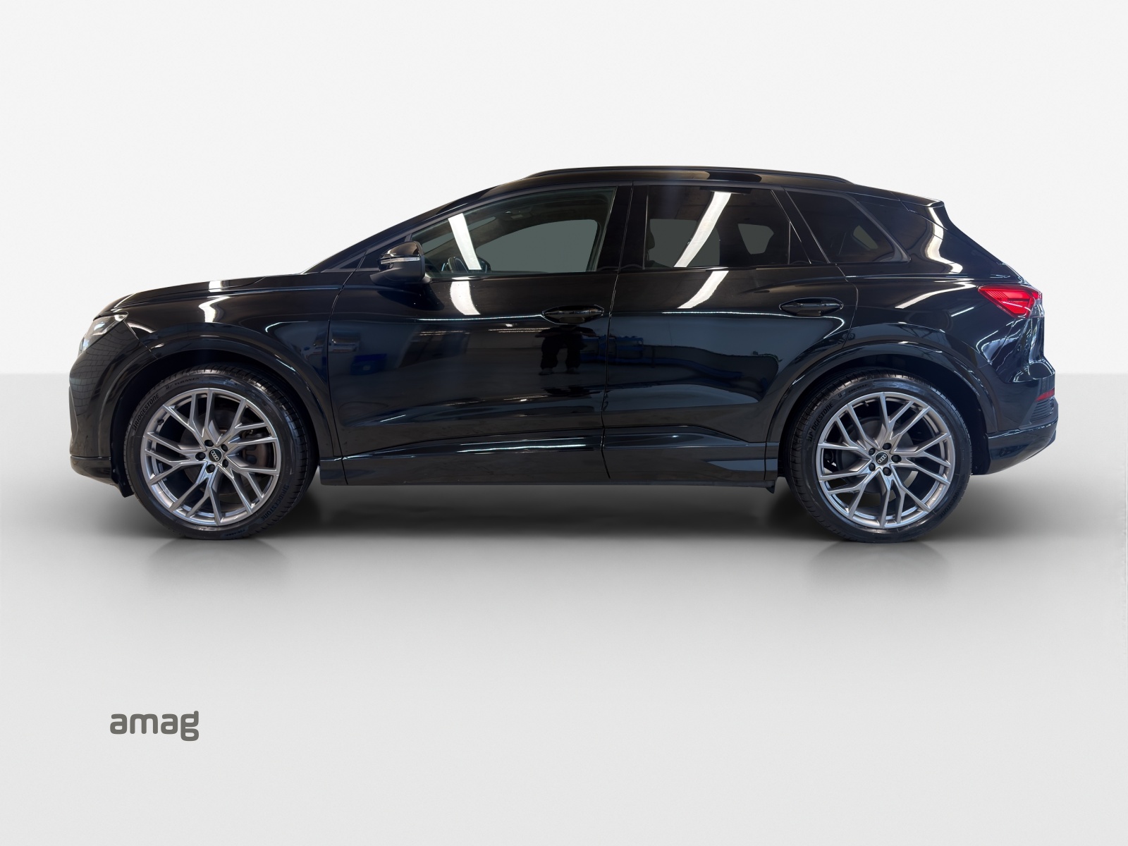 AUDI Q4 e-tron 50 quattro-showroom-element-1