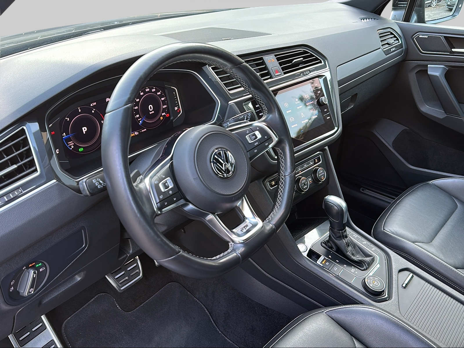 VW Tiguan 2.0 TDI SCR Highline 4Motion DSG-image-11