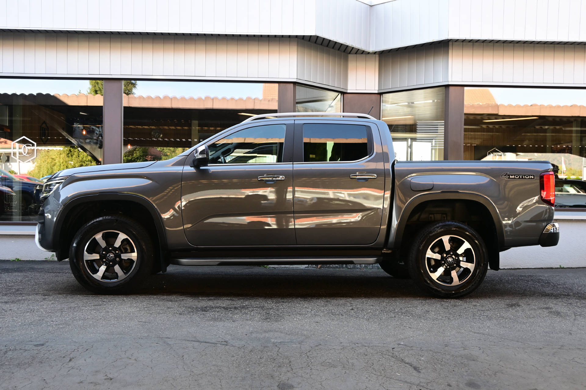 VW Amarok DKab. Pick-up 2.0 TDI 205 Life 4m-image-4
