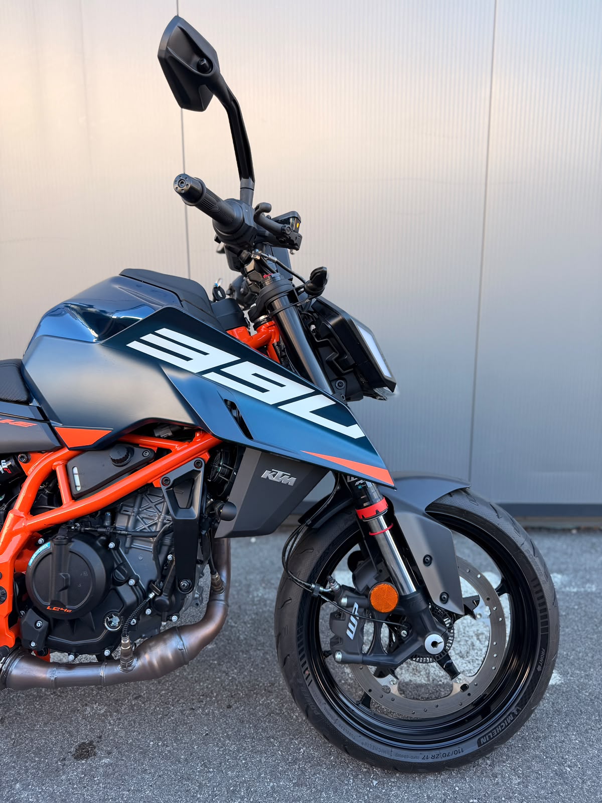 KTM 390 Duke-image-1