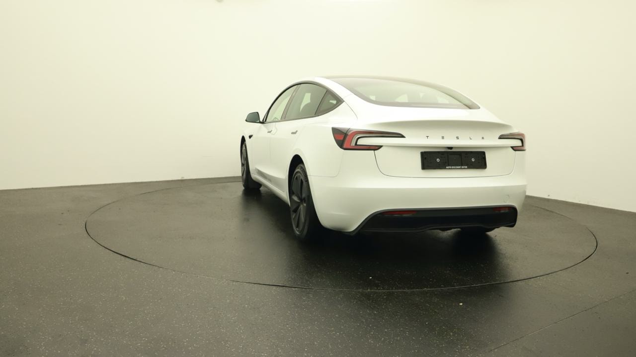 TESLA Model 3 Long Range RWD-showroom-element-3