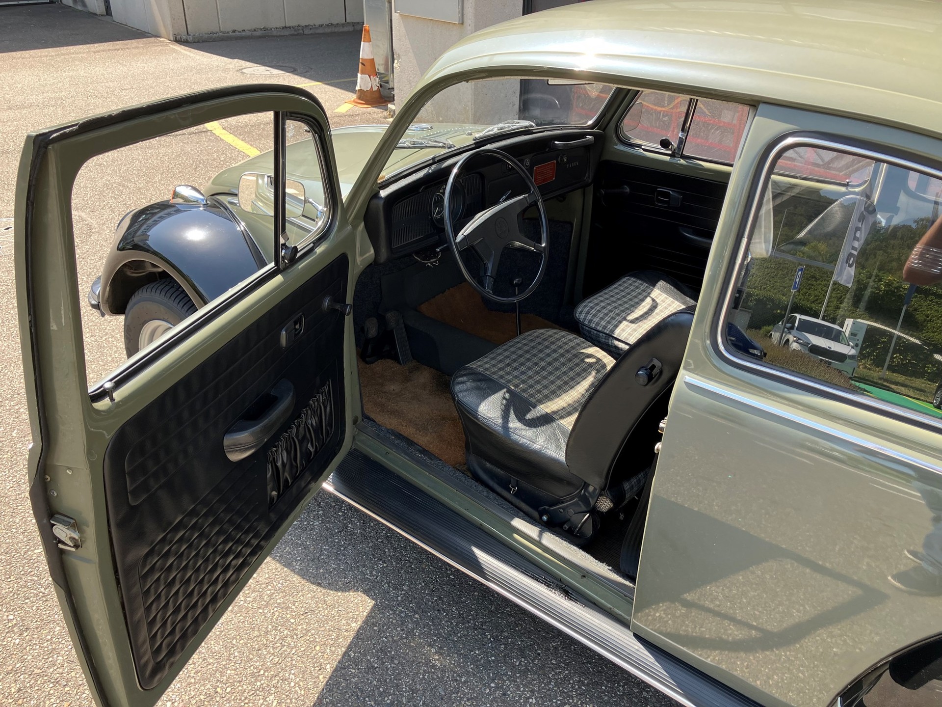 VW Käfer 1300 L-image-8