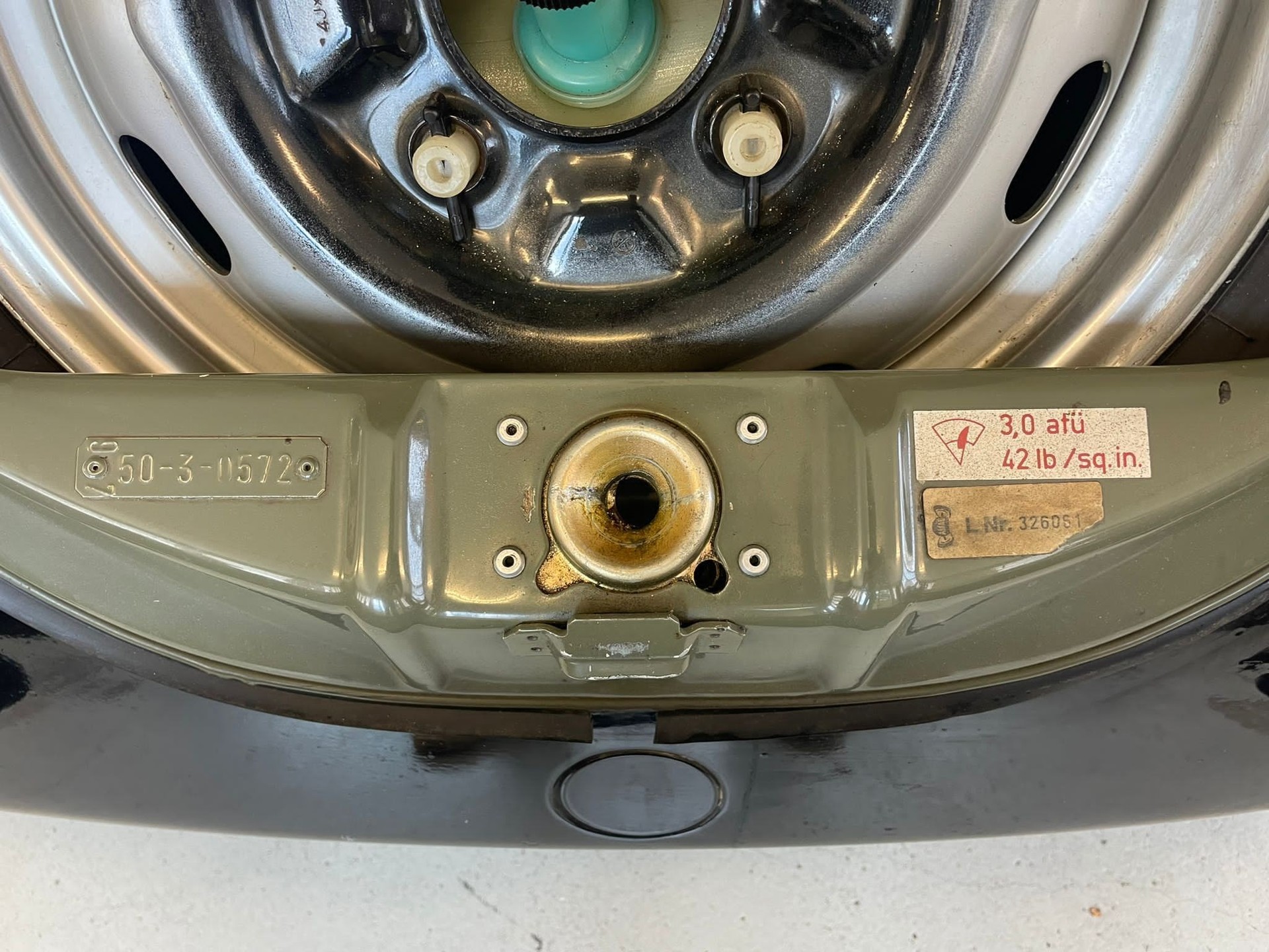 VW Käfer 1300 L-image-16