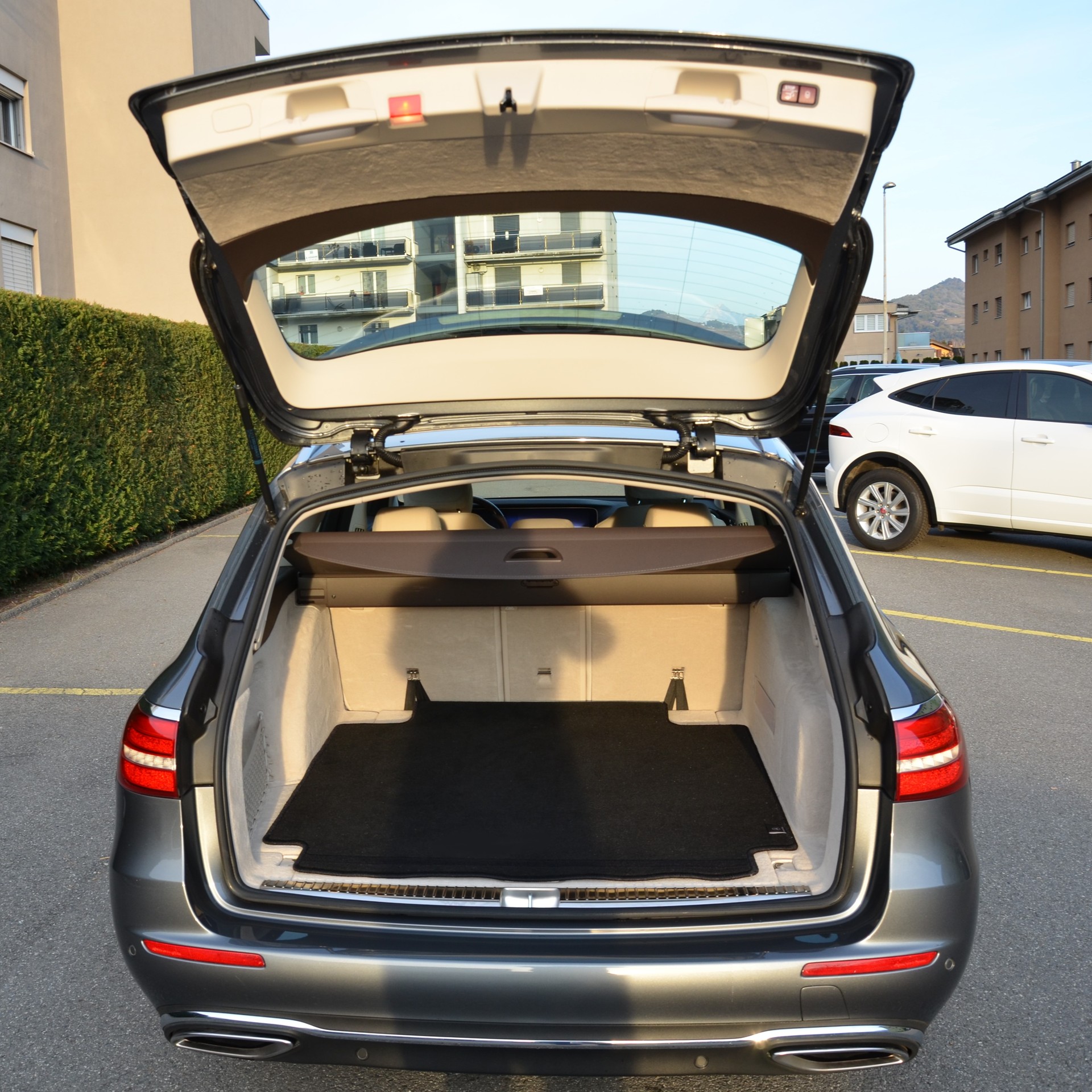 MERCEDES-BENZ E 250 Exclusive 9G-Tronic-image-8