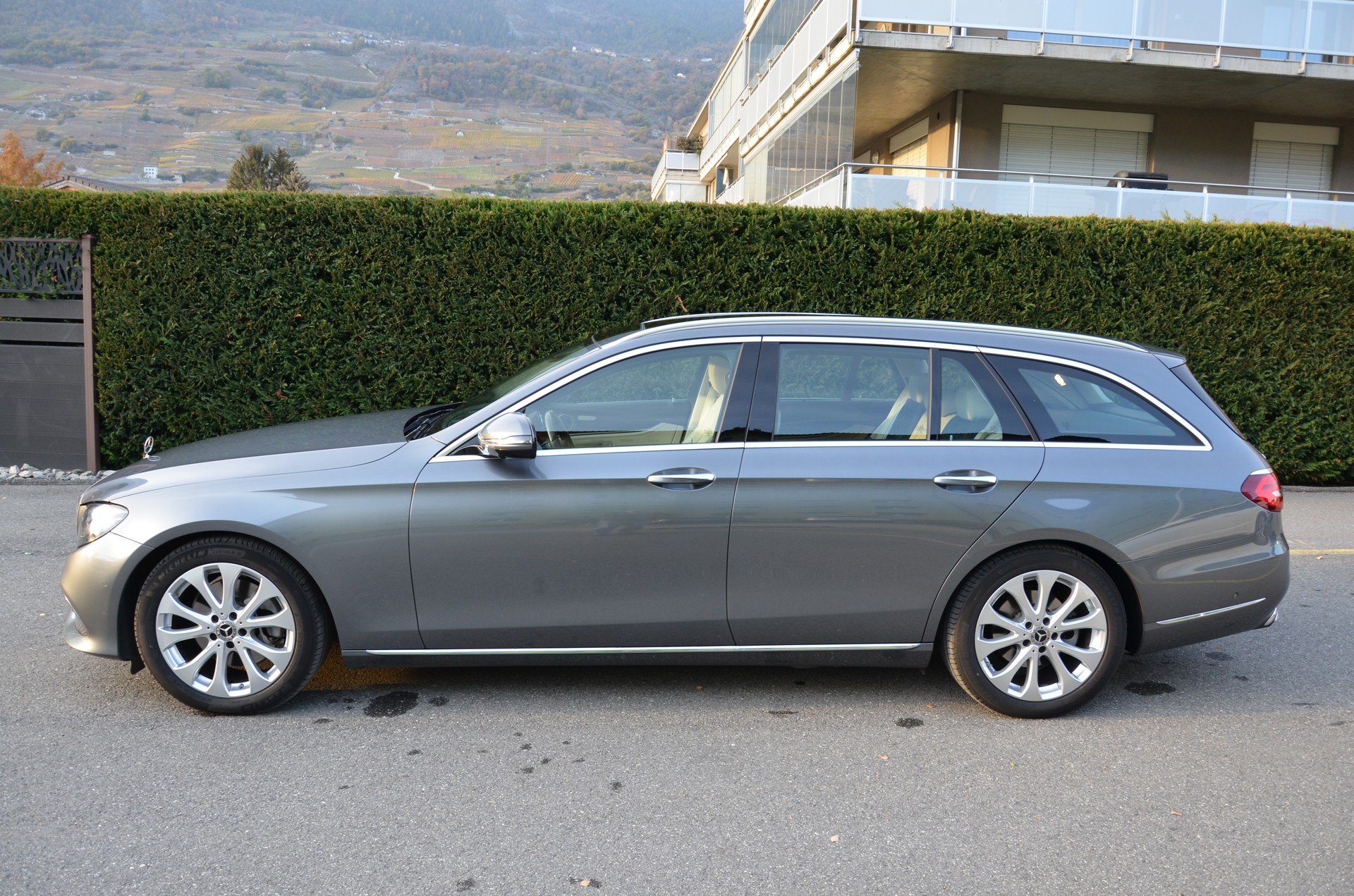 MERCEDES-BENZ E 250 Exclusive 9G-Tronic-image-3