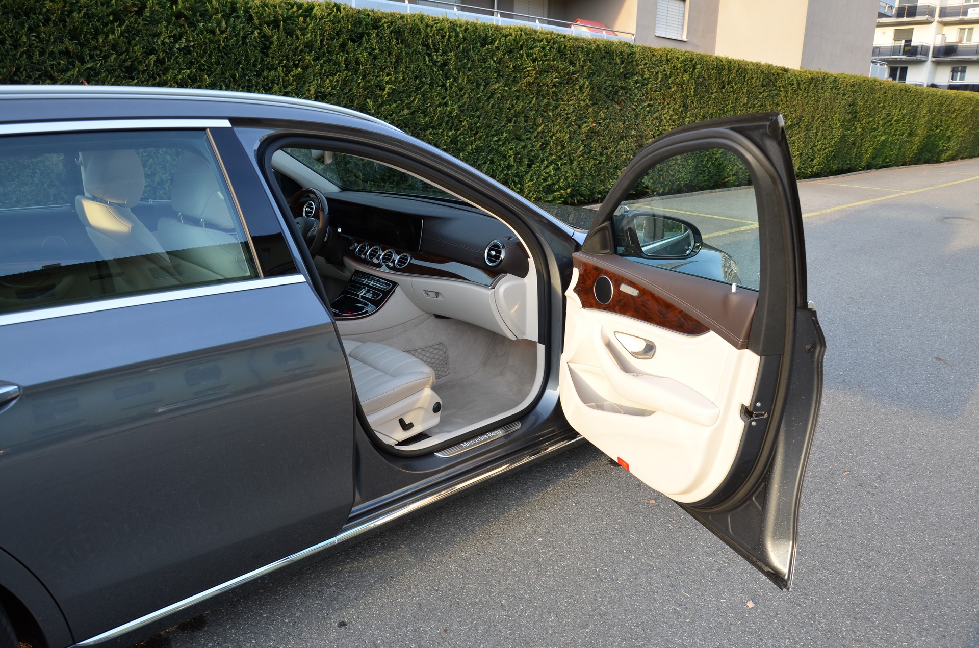 MERCEDES-BENZ E 250 Exclusive 9G-Tronic-image-12
