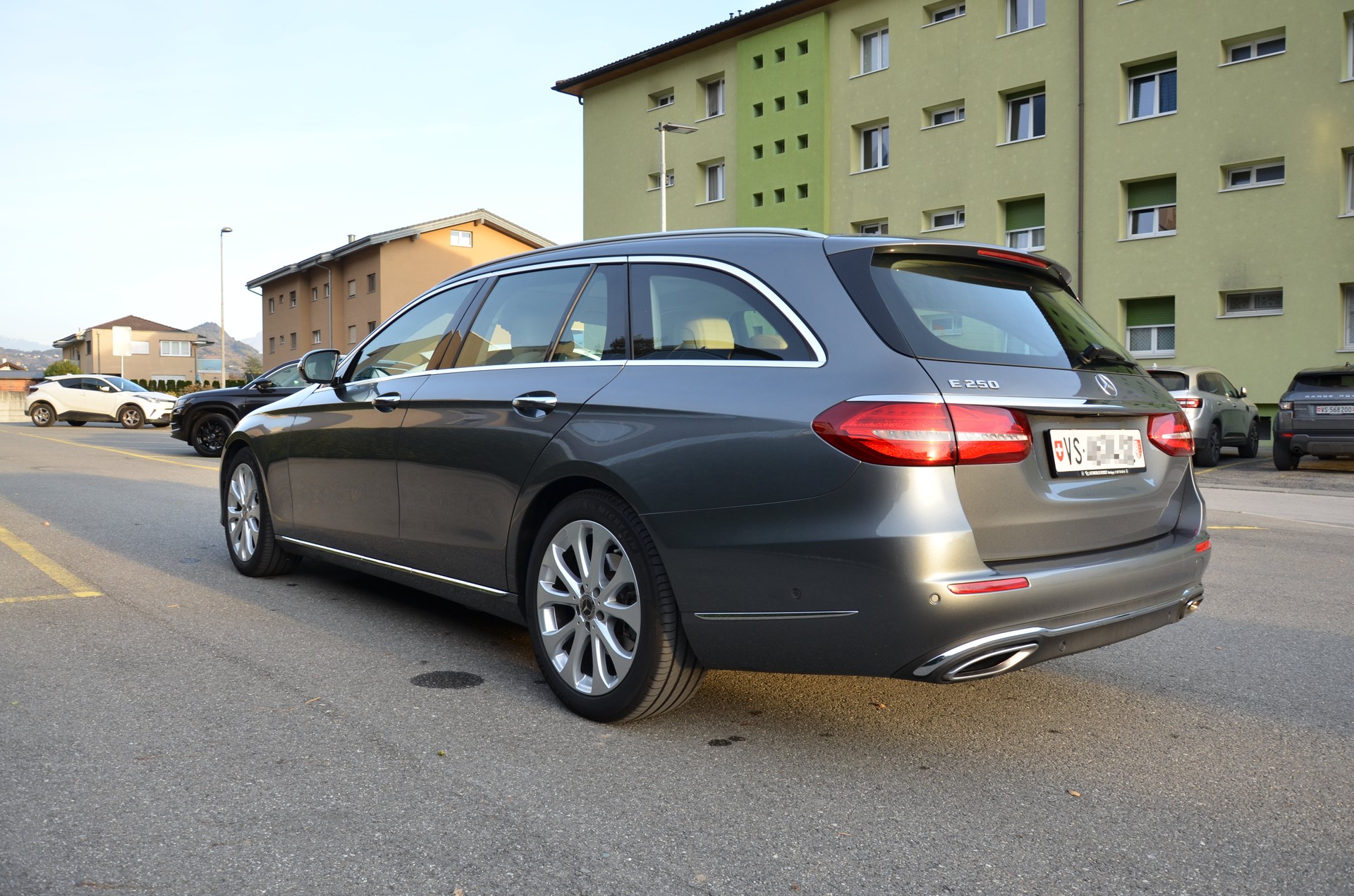 MERCEDES-BENZ E 250 Exclusive 9G-Tronic-image-6