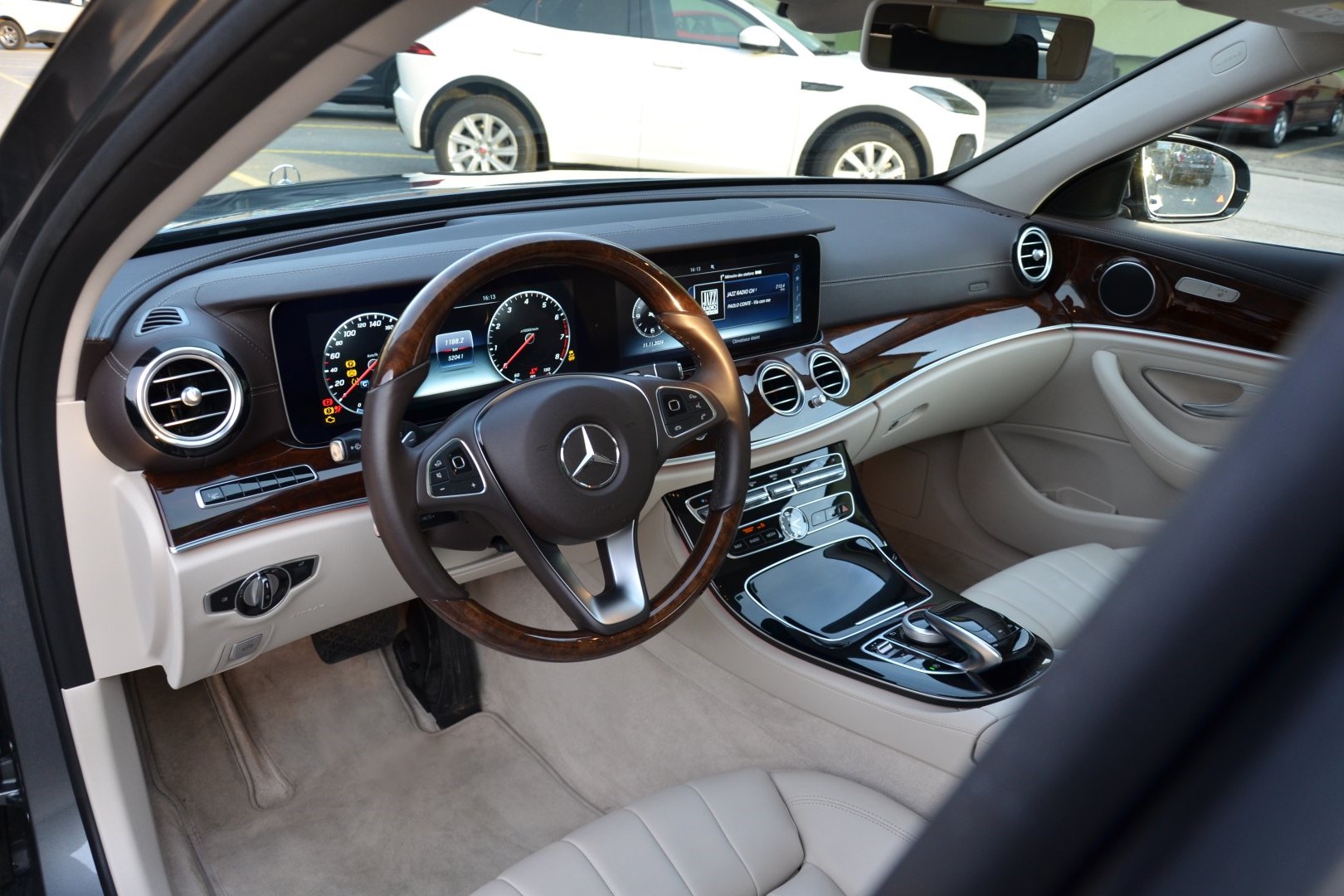 MERCEDES-BENZ E 250 Exclusive 9G-Tronic-image-15