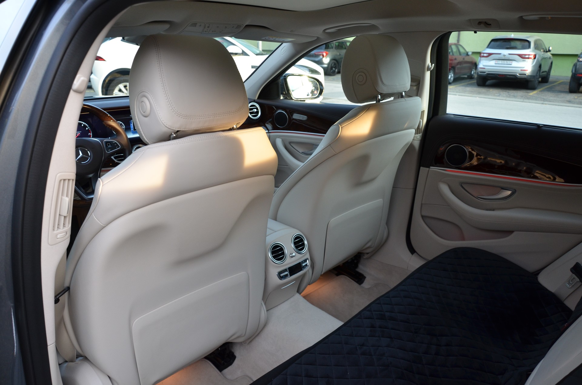 MERCEDES-BENZ E 250 Exclusive 9G-Tronic-image-17