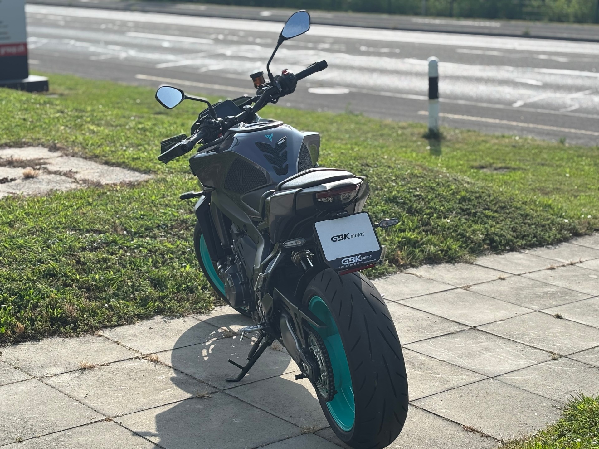 YAMAHA MT-09 Y-AMT-image-3
