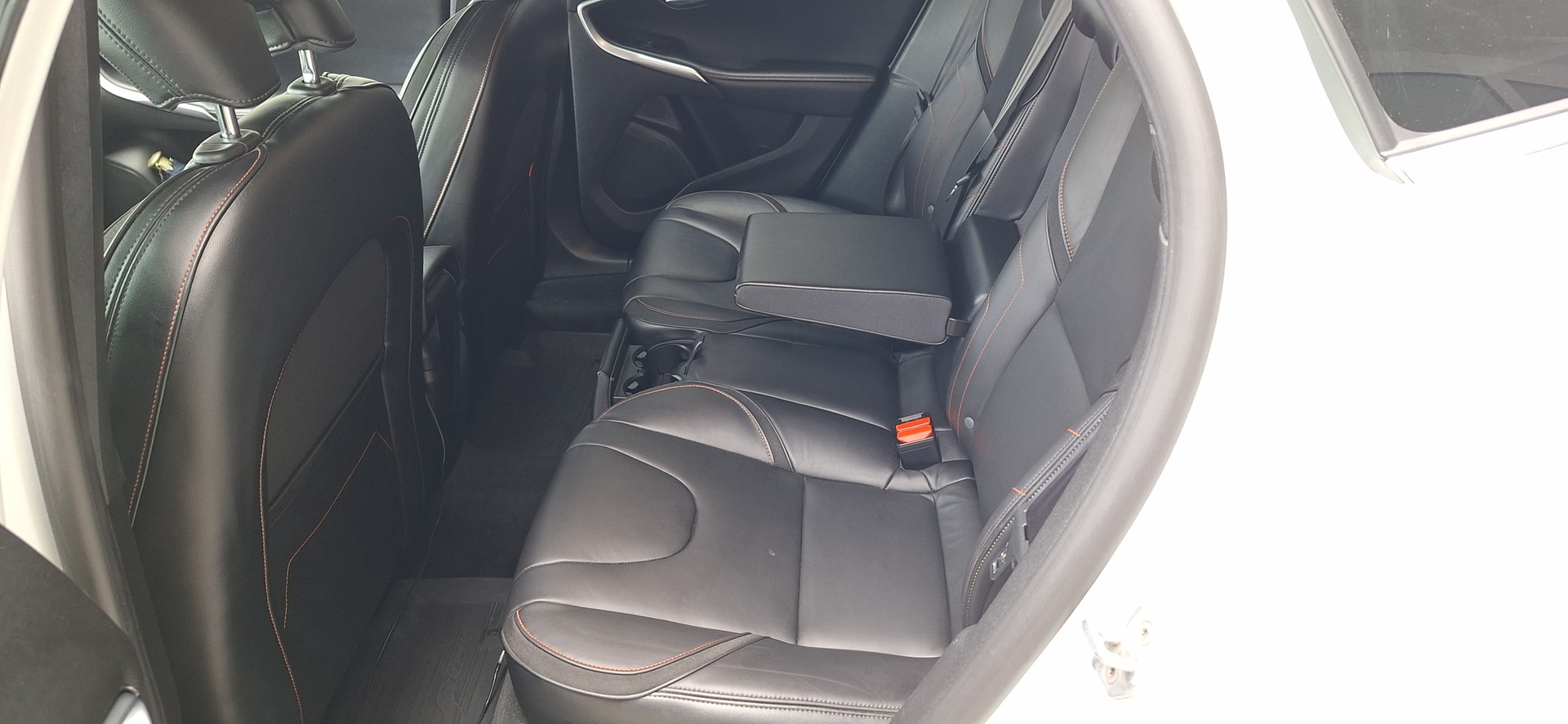 VOLVO V40 D4 OceanRace Geartronic-image-3