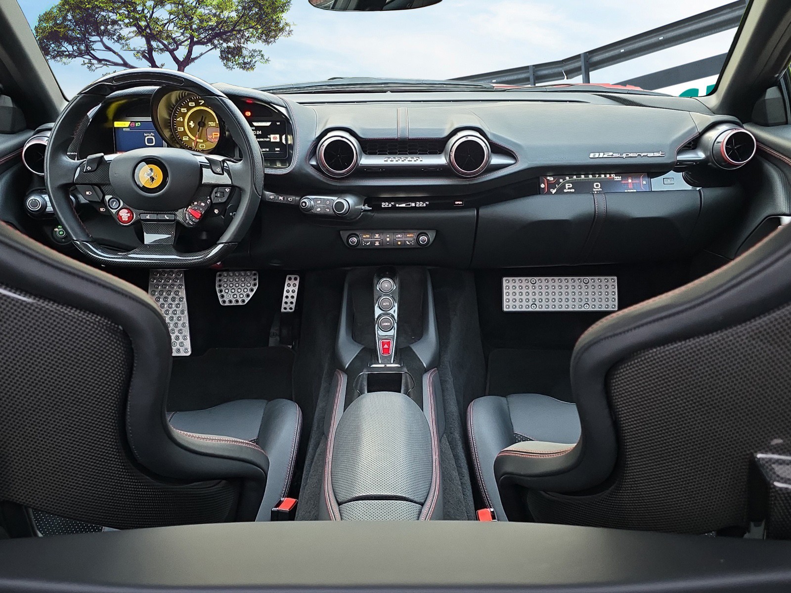 FERRARI 812 Superfast-image-8