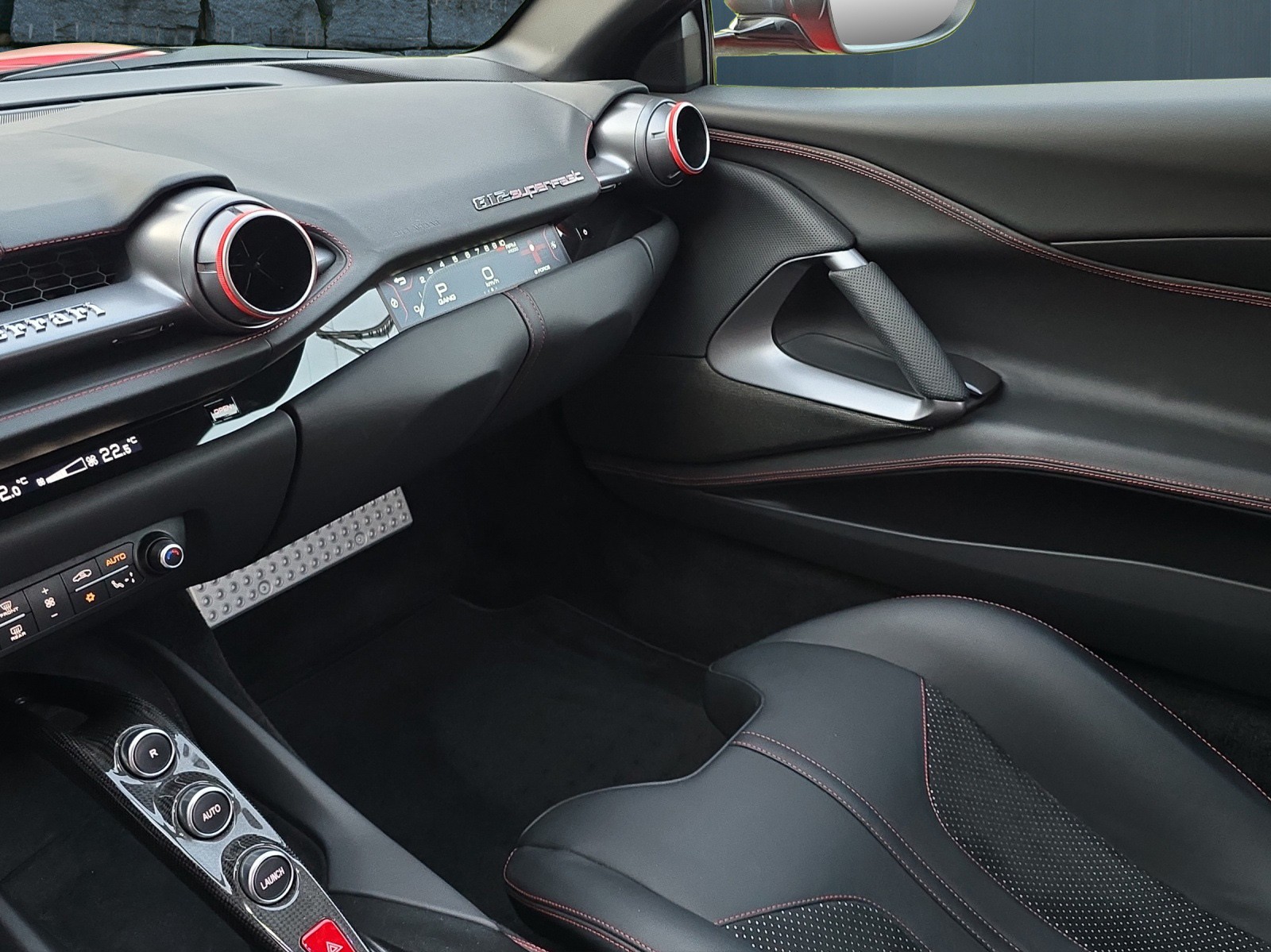 FERRARI 812 Superfast-image-7