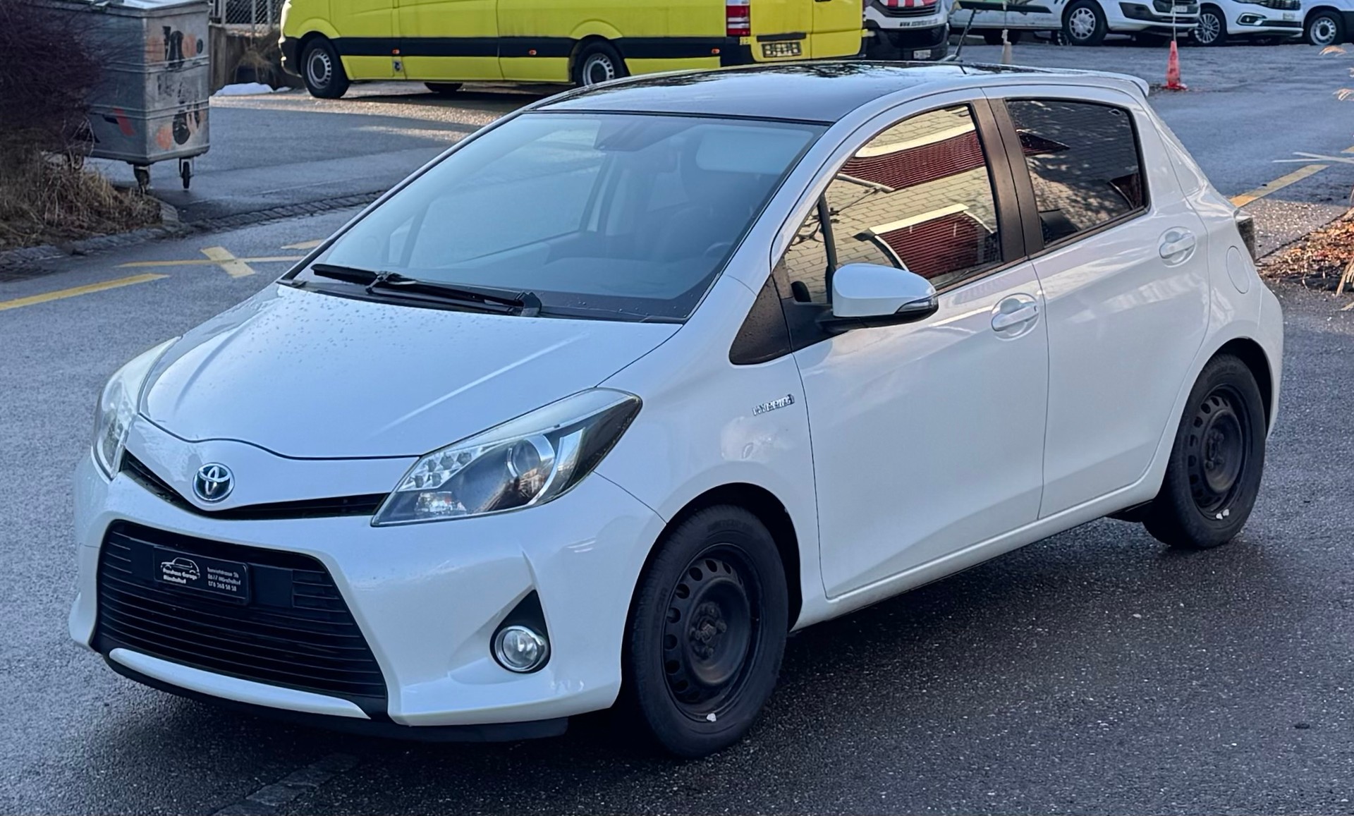 TOYOTA Yaris 1.5 VVT-i Hybrid Sol Premium CVT-showroom-element-1