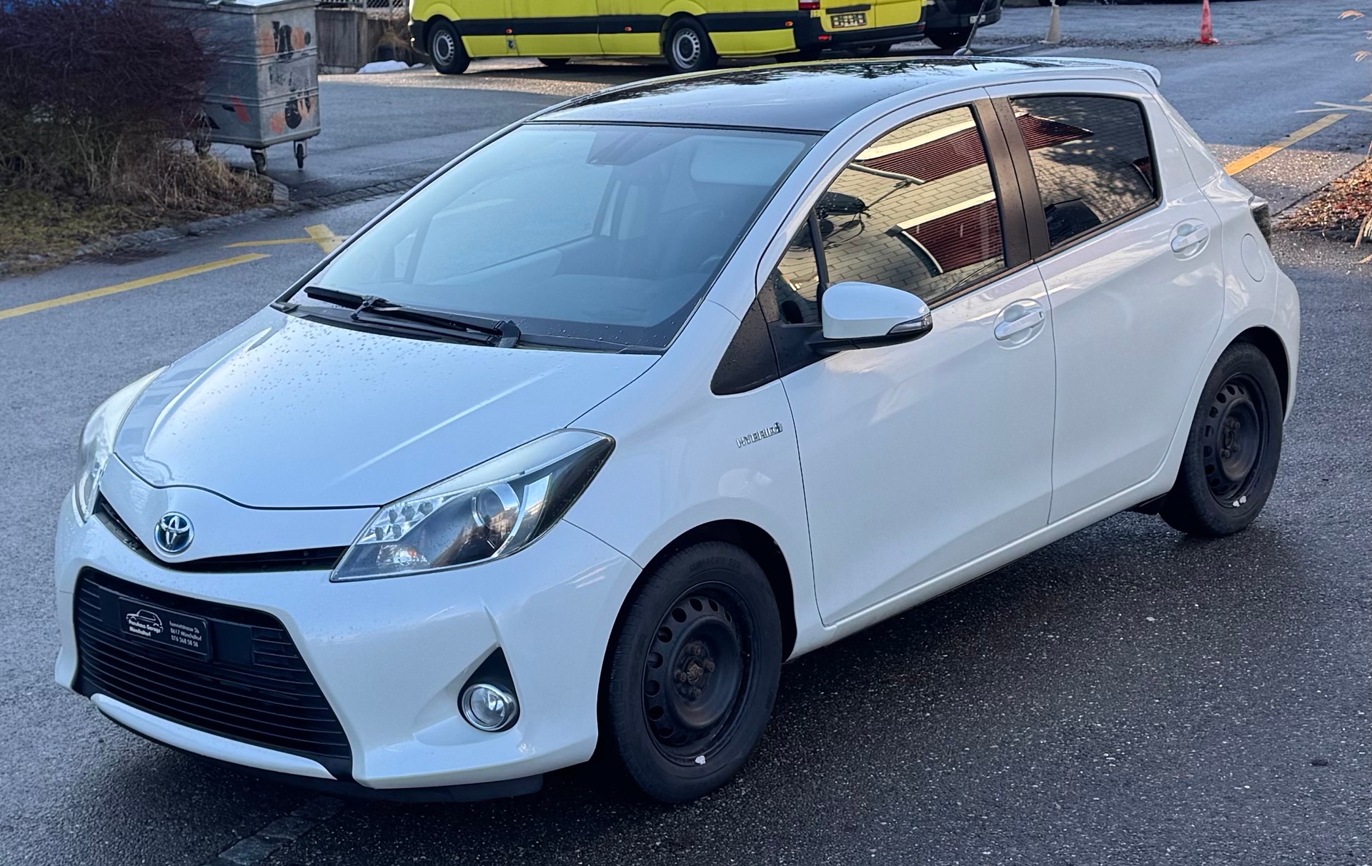 TOYOTA Yaris 1.5 VVT-i Hybrid Sol Premium CVT-showroom-element-2