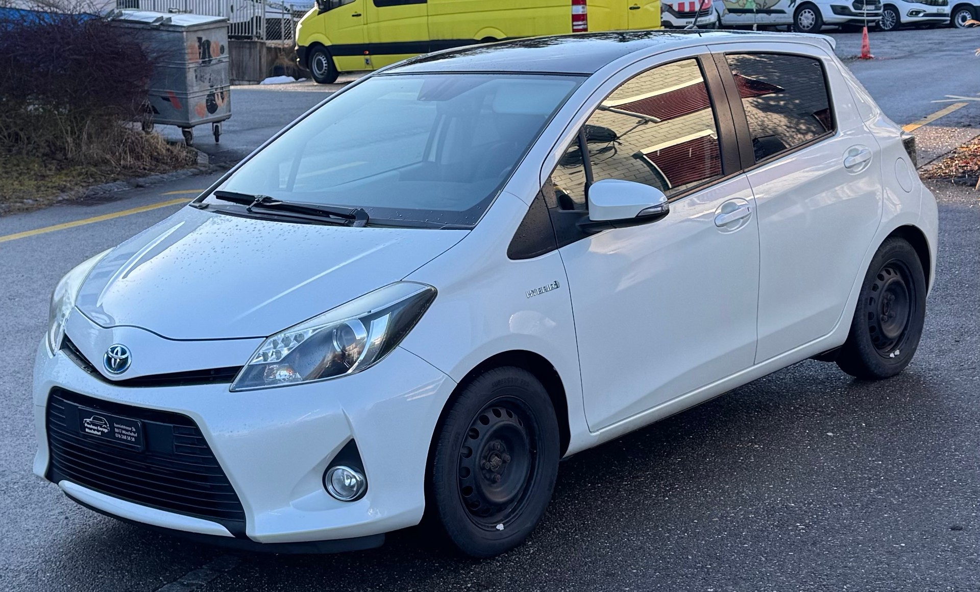 TOYOTA Yaris 1.5 VVT-i Hybrid Sol Premium CVT-showroom-element-3