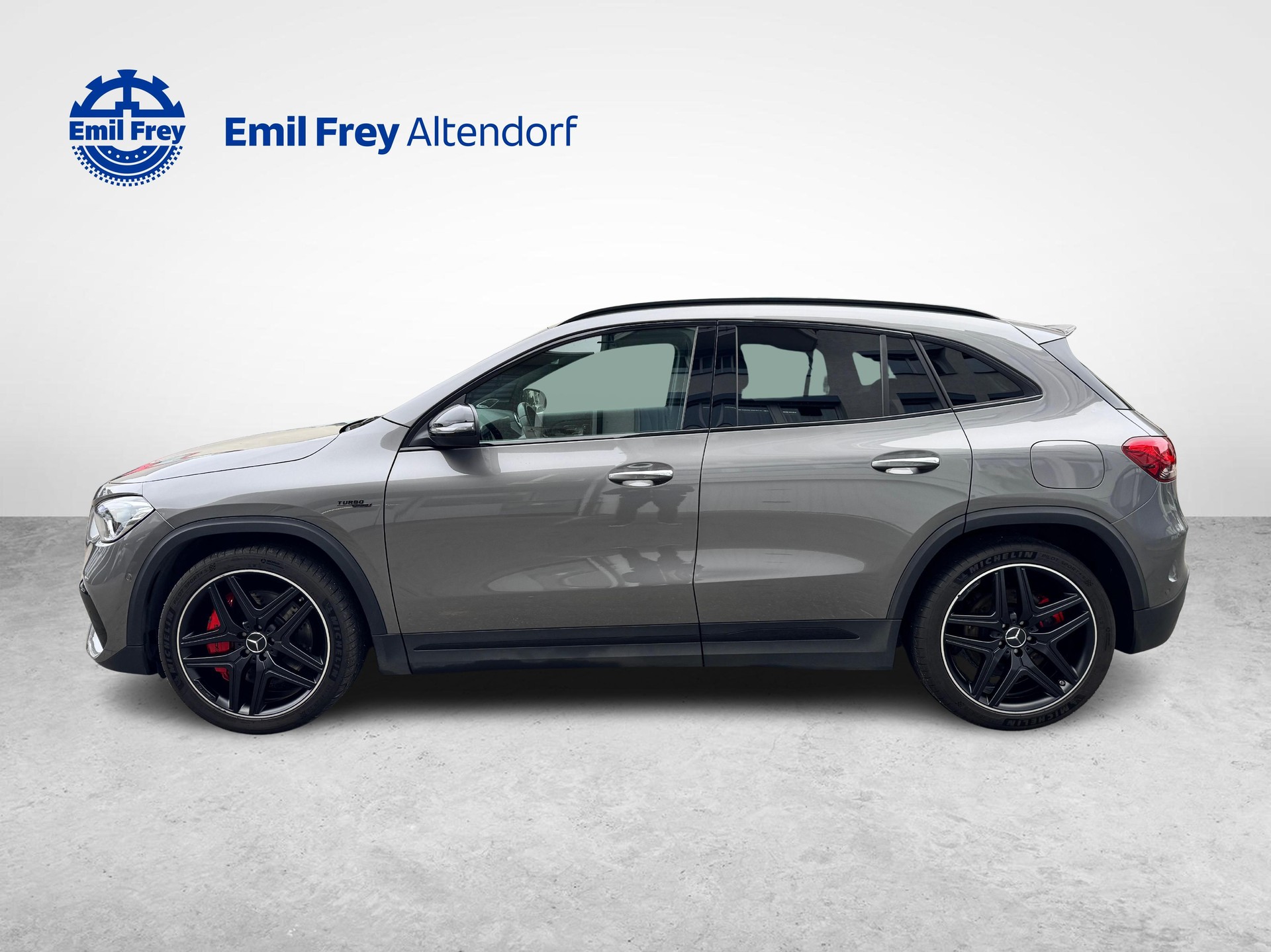 MERCEDES-BENZ GLA 45 S AMG 4matic+-showroom-element-1
