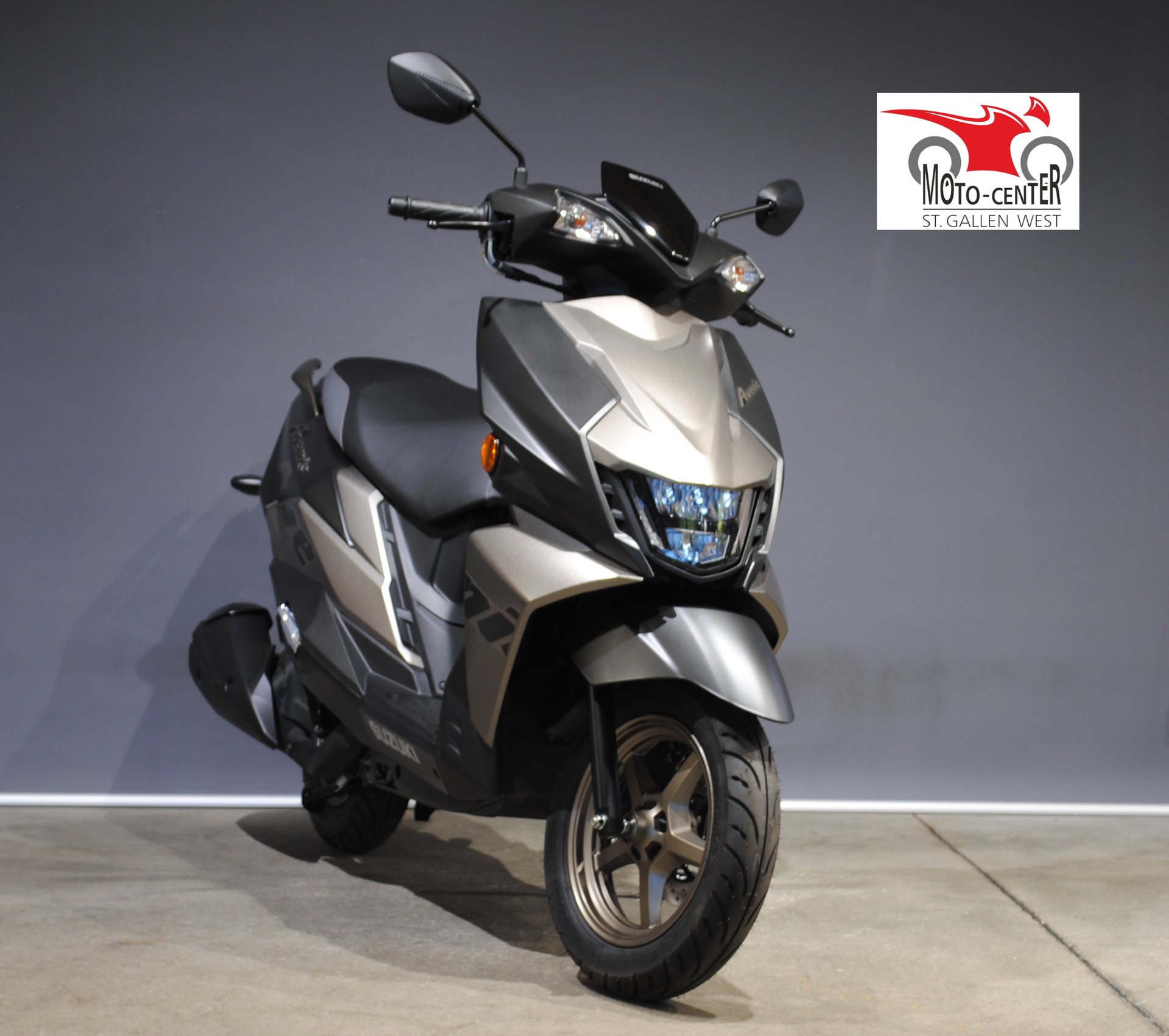 SUZUKI UN 125 Avenis-image-0