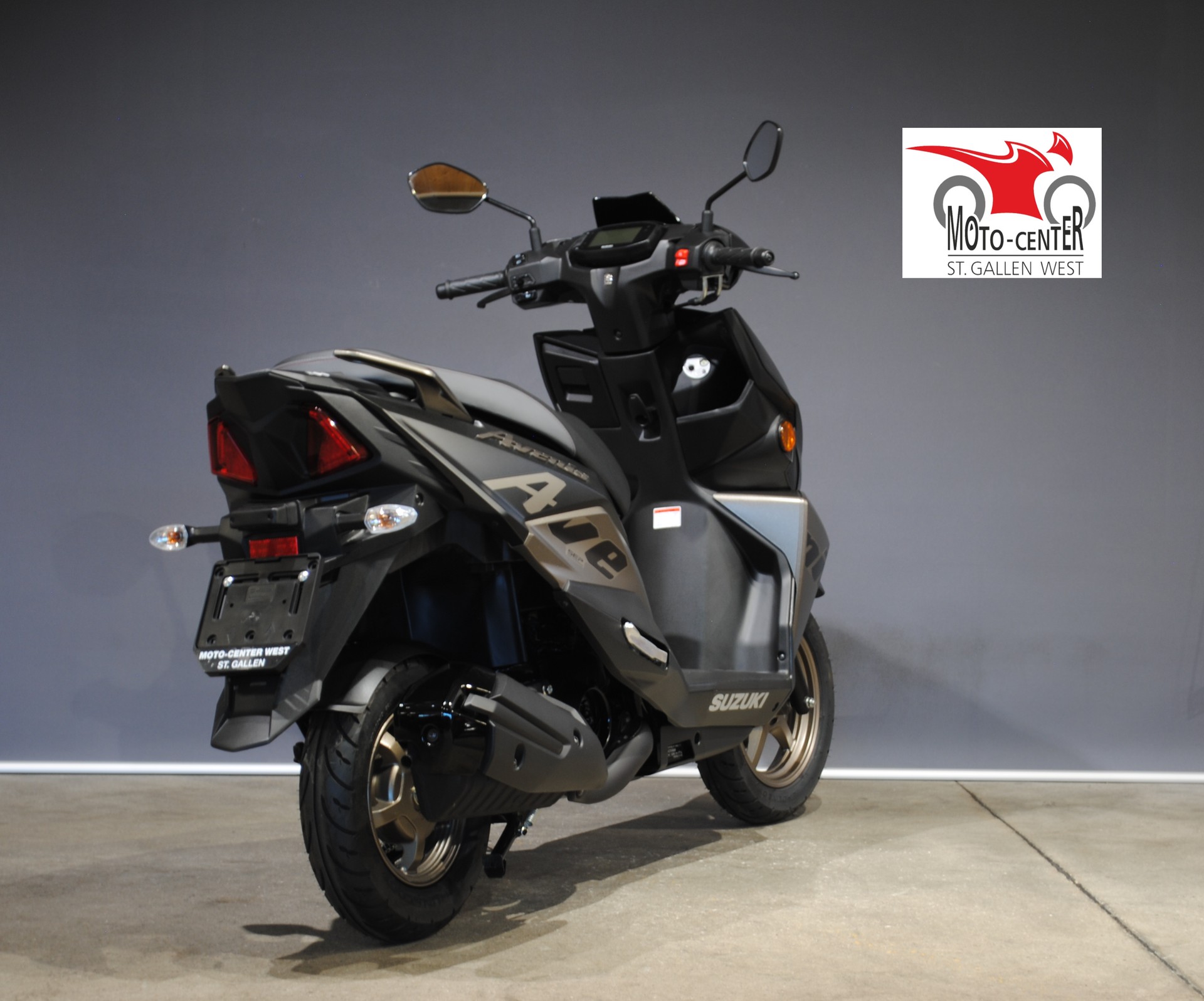 SUZUKI UN 125 Avenis-image-4