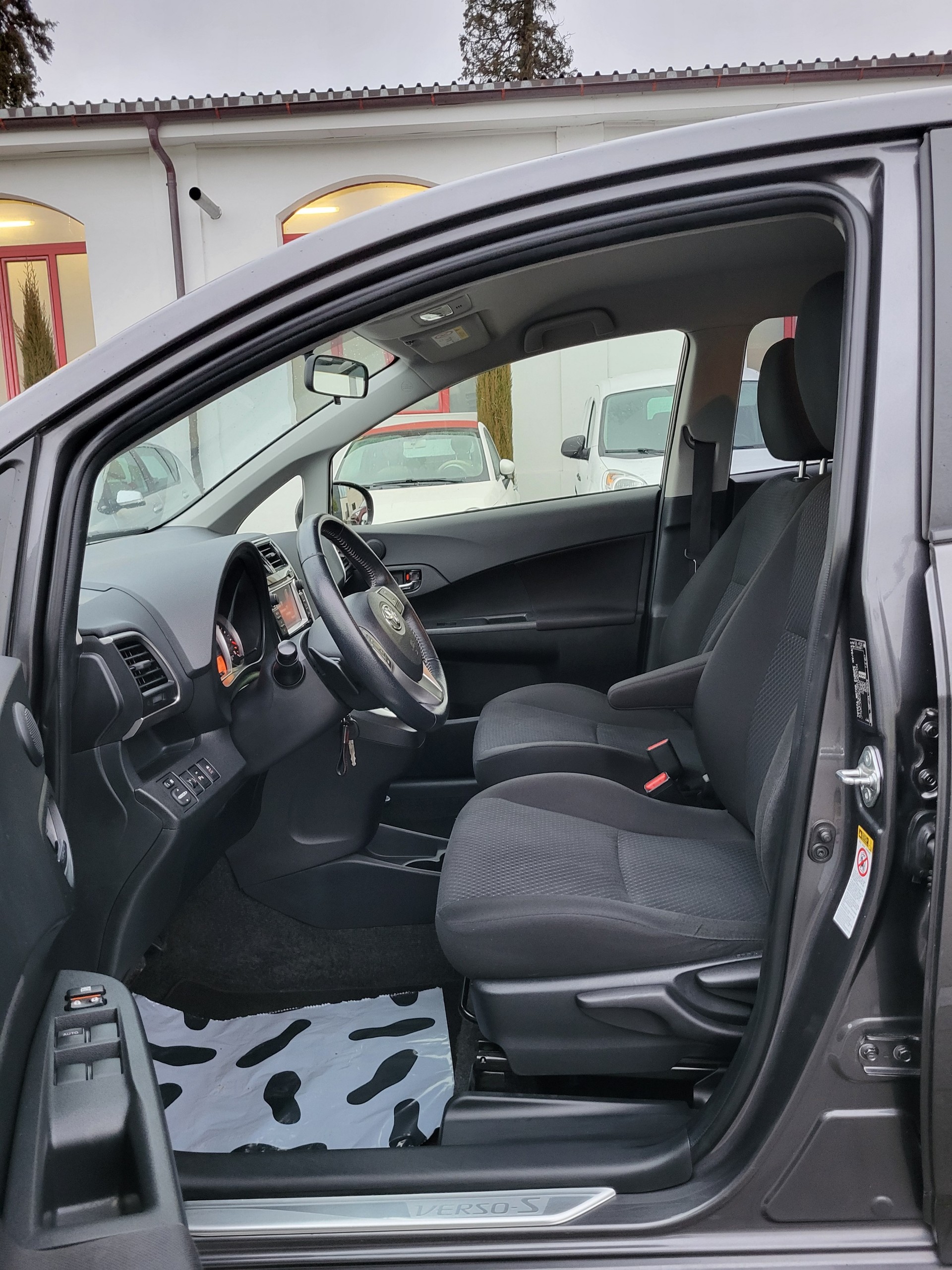 TOYOTA Verso-S 1.33 Linea Trend Multidrive S-image-6