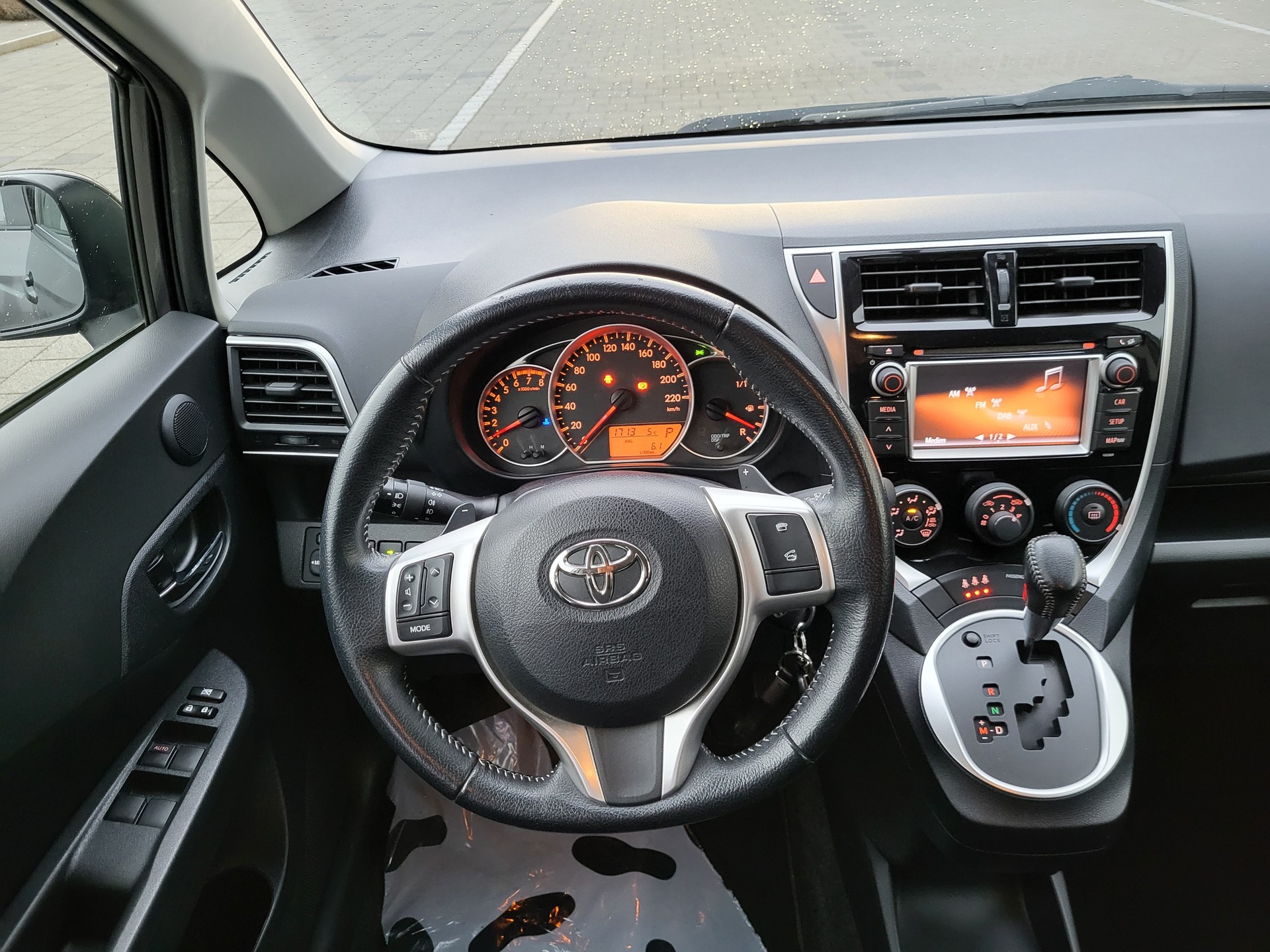 TOYOTA Verso-S 1.33 Linea Trend Multidrive S-image-9