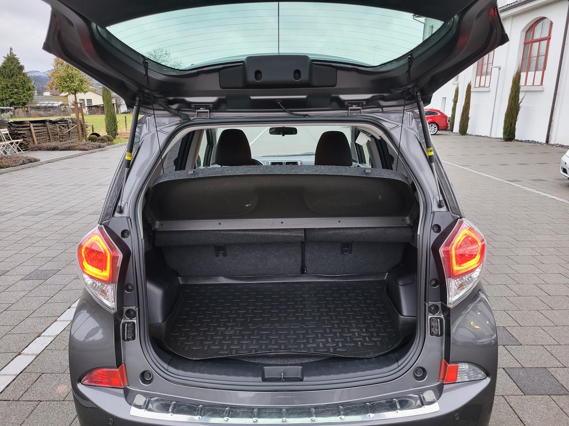 TOYOTA Verso-S 1.33 Linea Trend Multidrive S-image-13