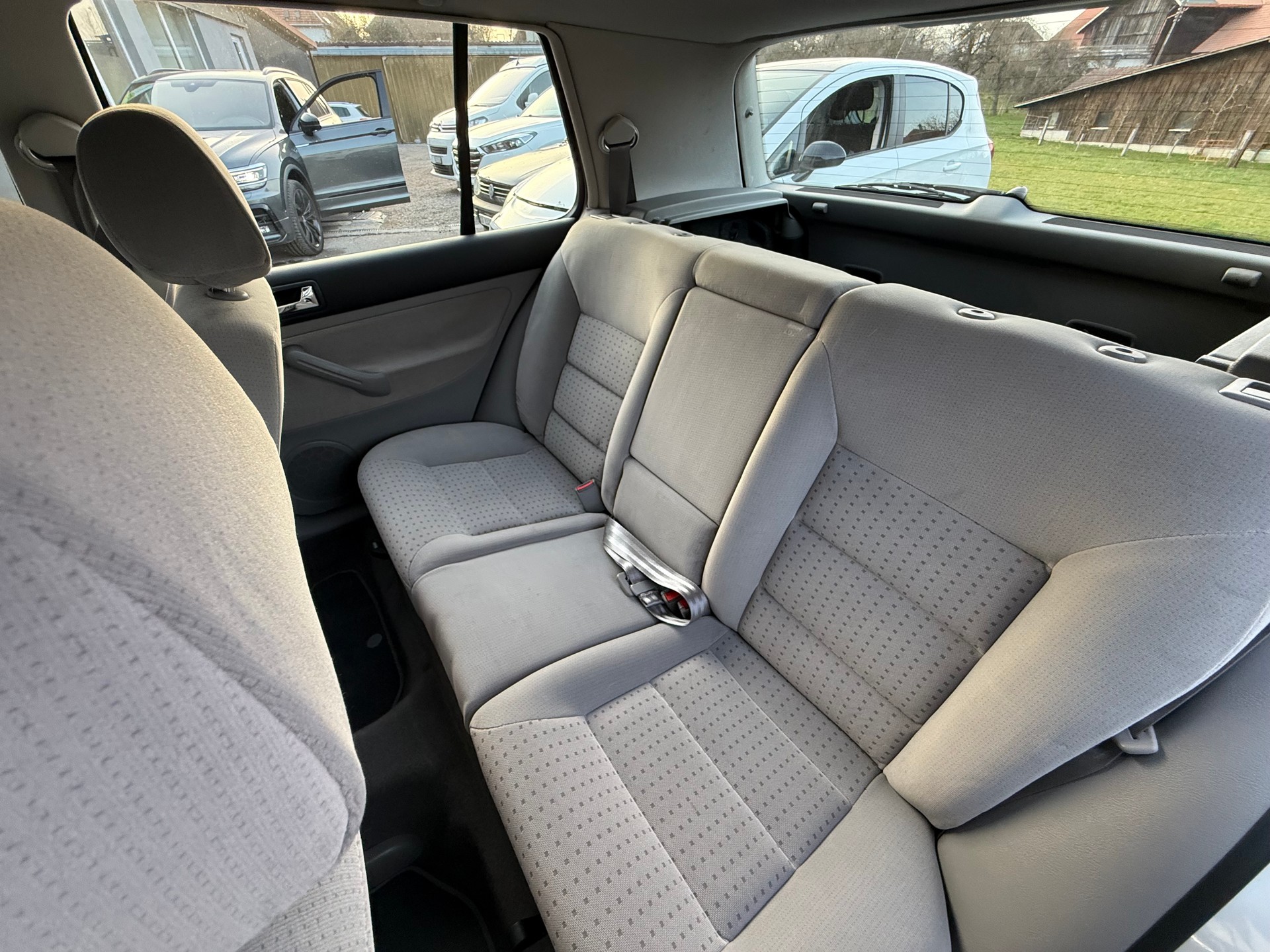 VW Golf 1.6 Trendline-image-11