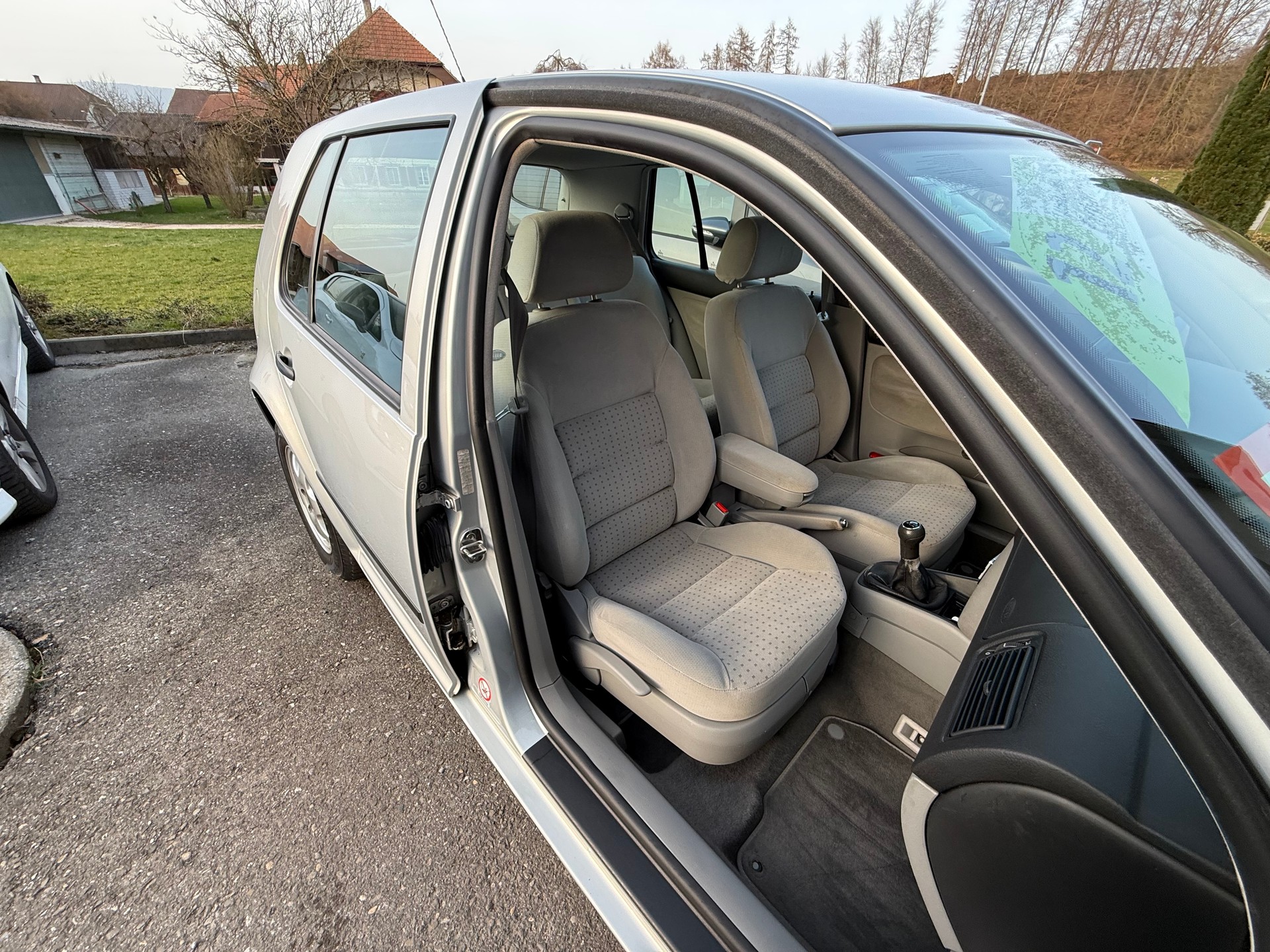 VW Golf 1.6 Trendline-image-9