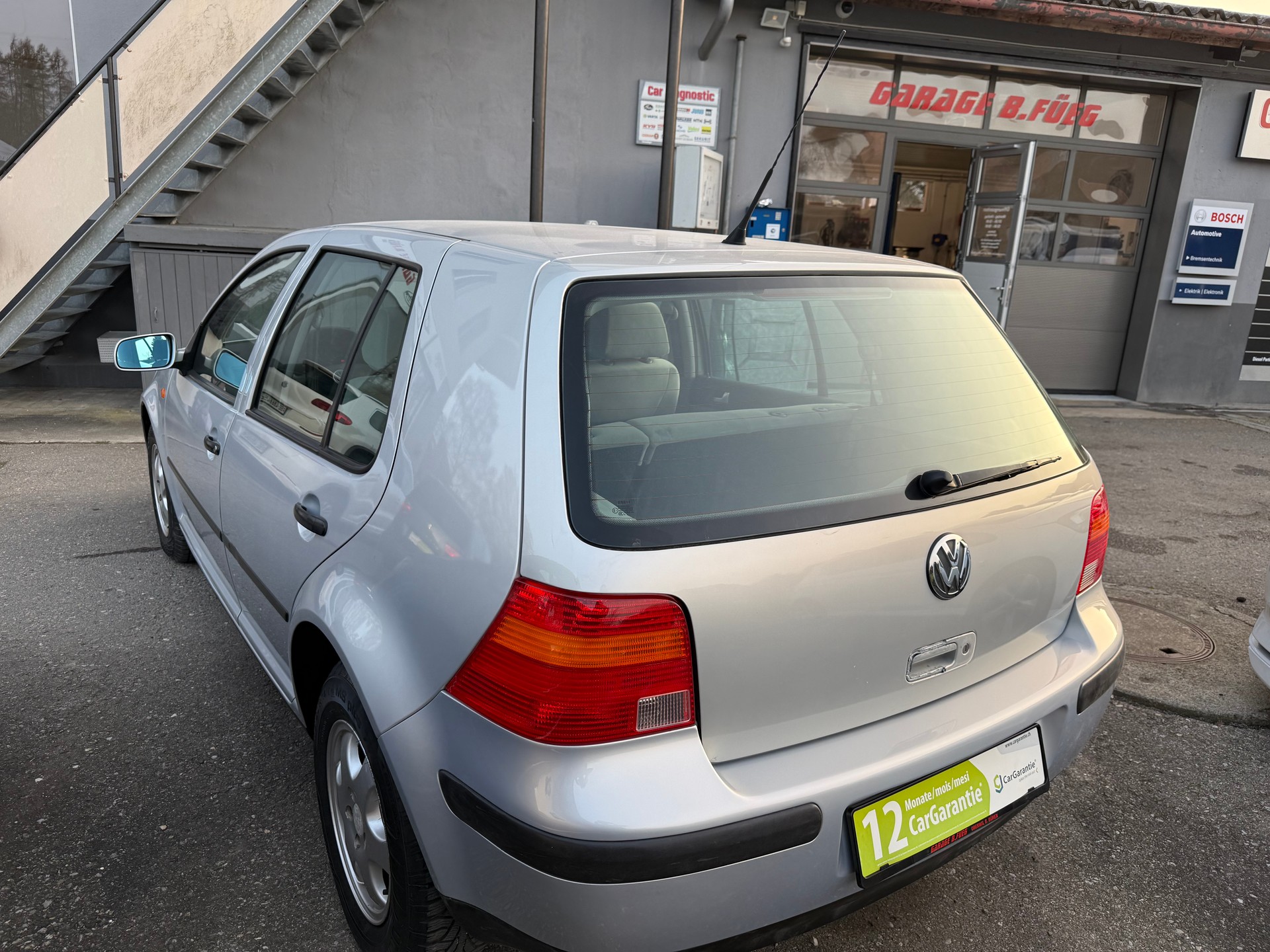 VW Golf 1.6 Trendline-showroom-element-2