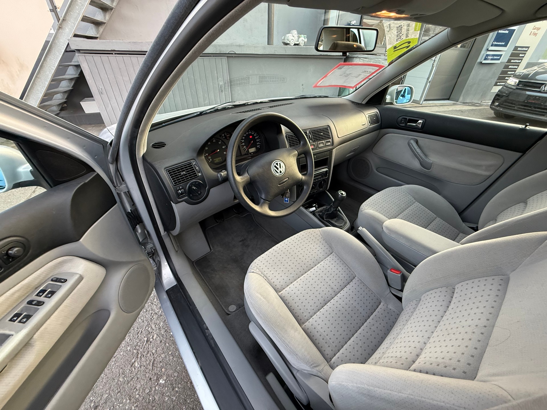 VW Golf 1.6 Trendline-image-12